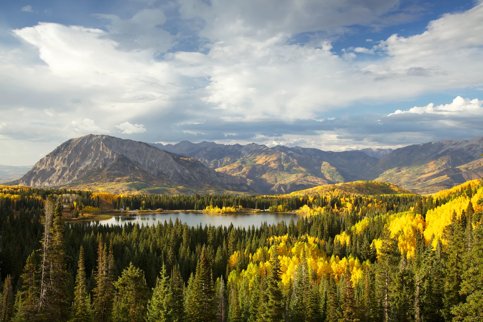 Autumn Lake in Colorado Rocky Mountains.jpg