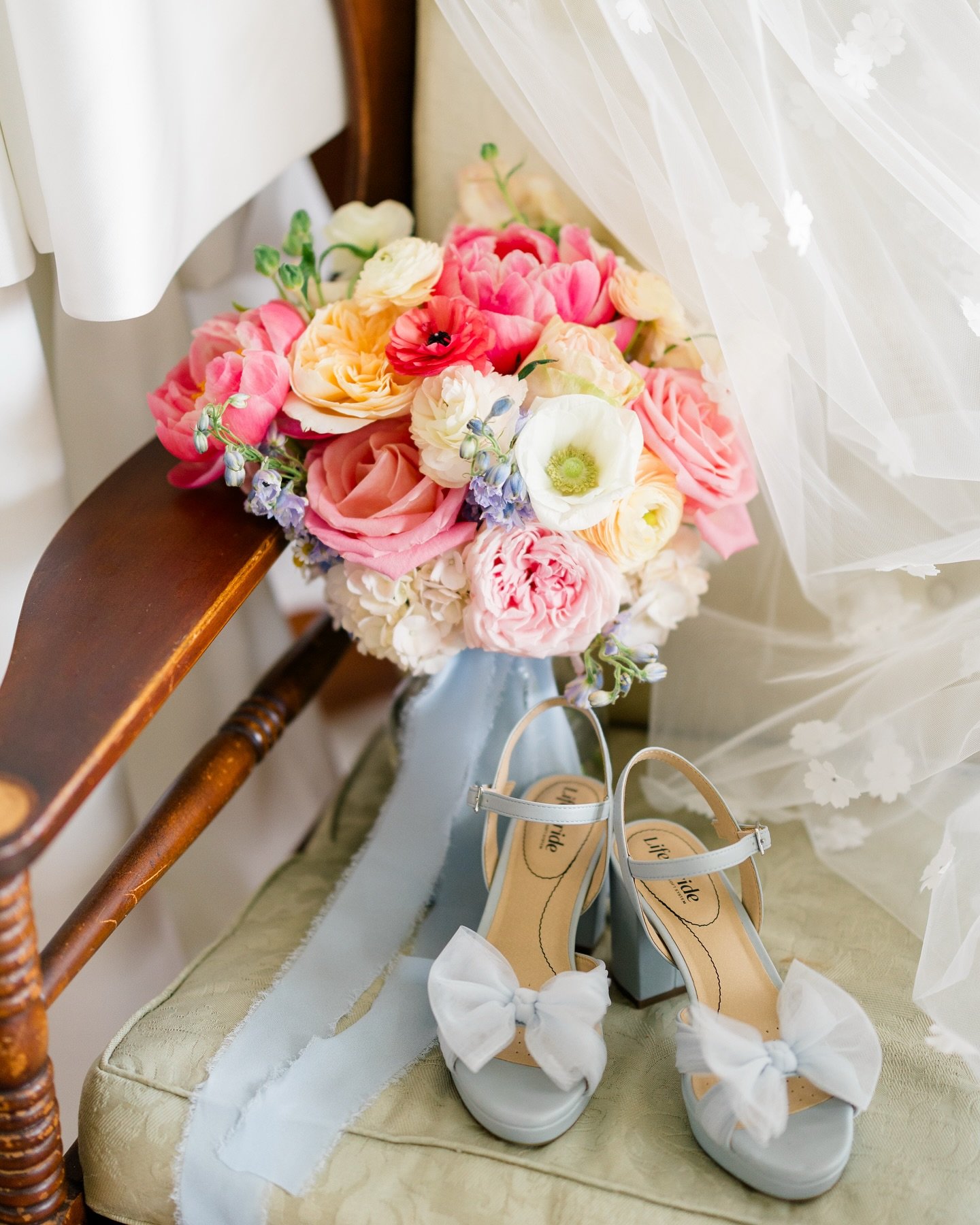 They said I do. 

#knowltonmansion #weddingday #pollinateandpop #florist #events #paflorist