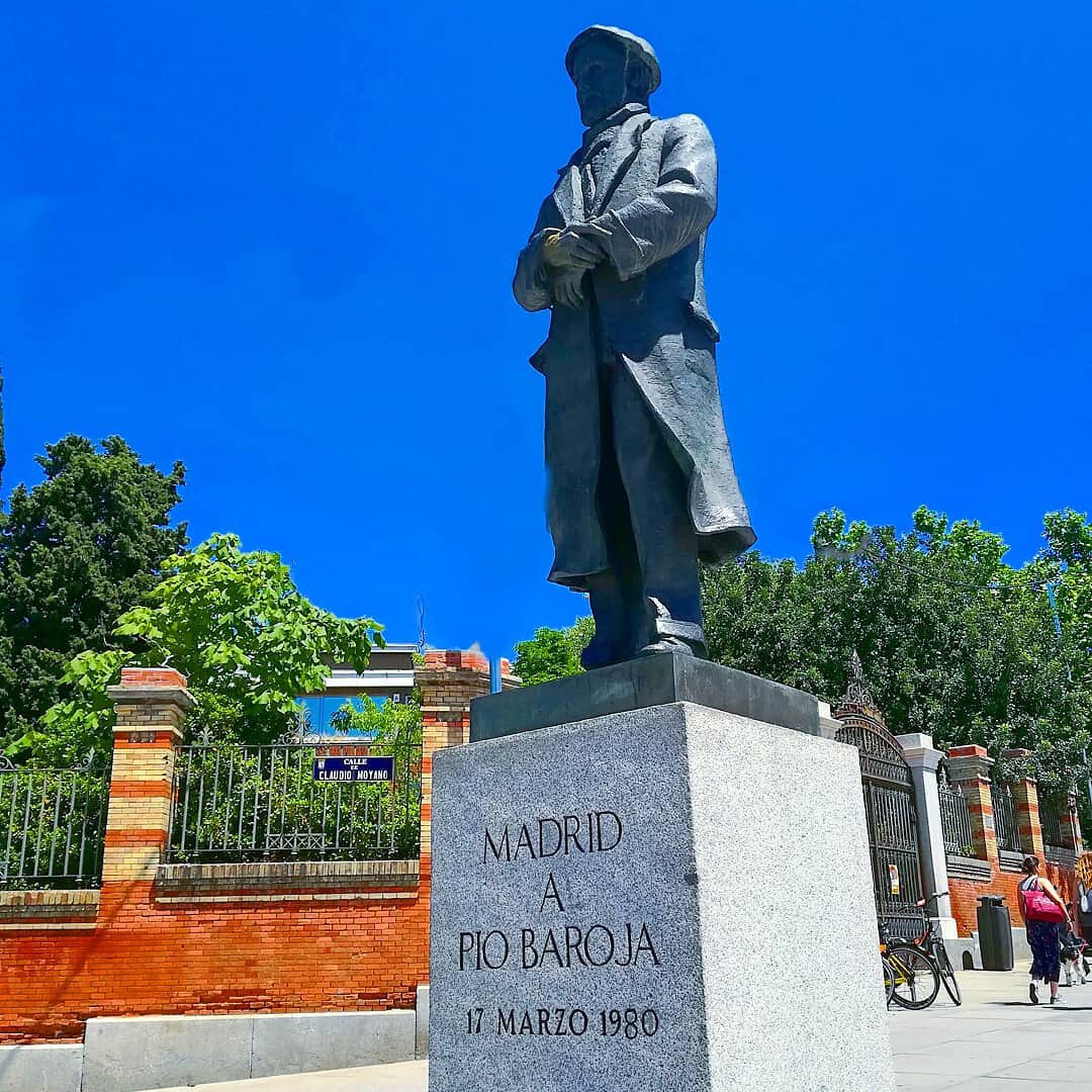 Monumento a Pío Baroja en Madrid. Historia de Madrid