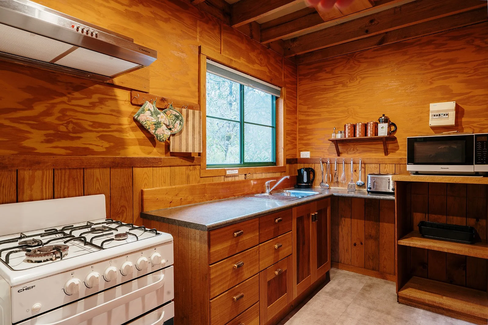 kitchen 2.jpg