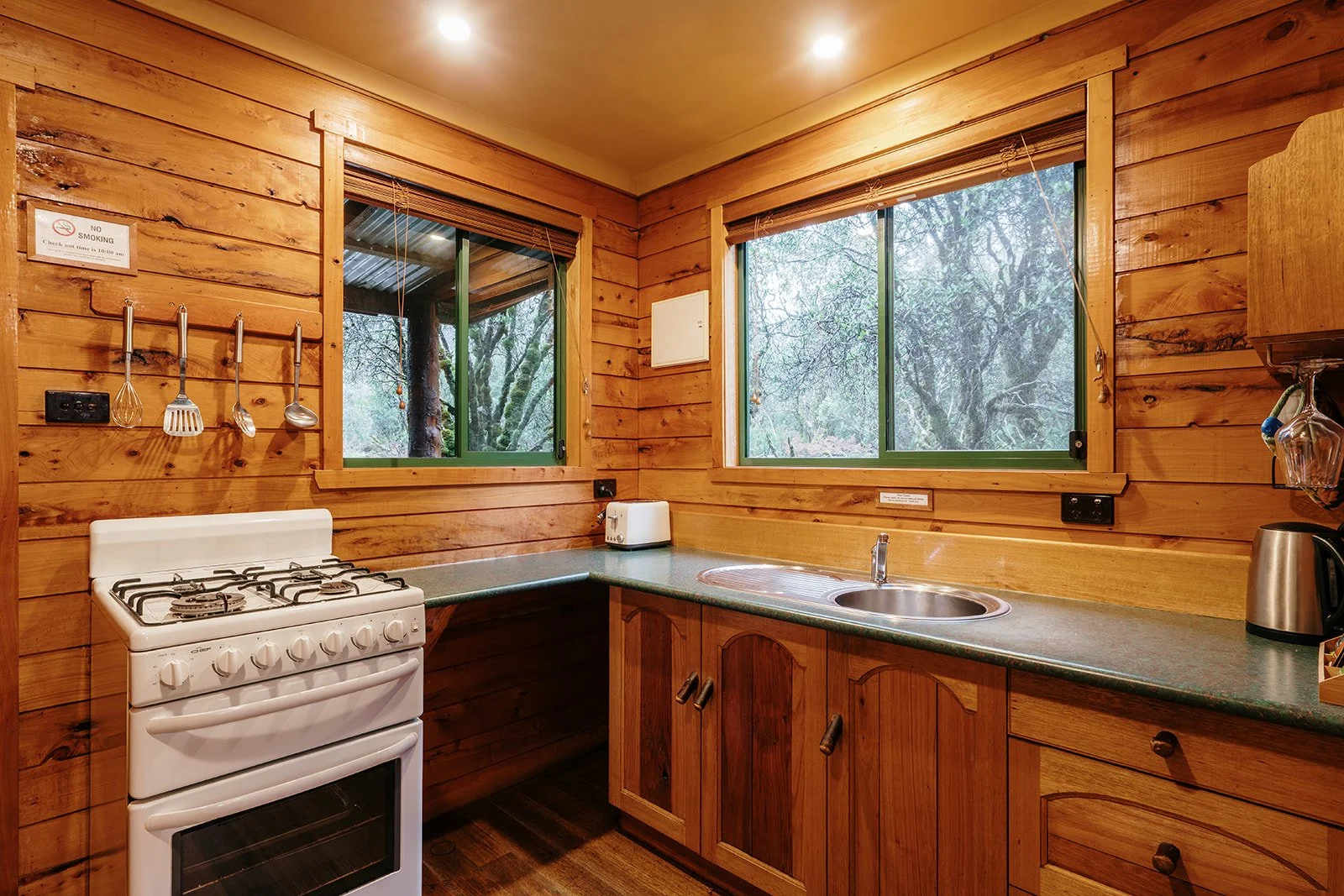 Kitchen 1.jpg