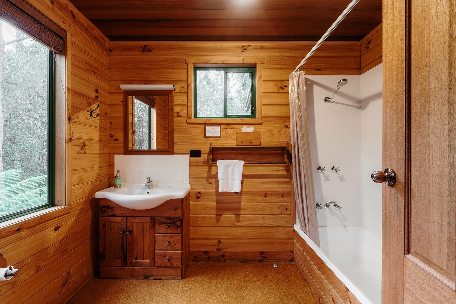 bathroom 2.jpg