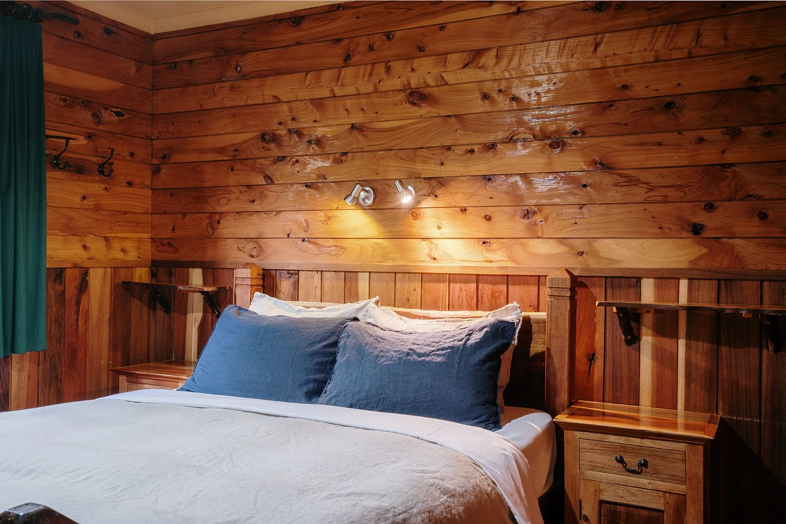 bedroom 1 1.jpg