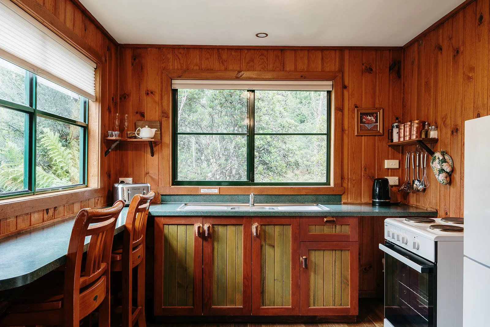 Kitchen and sitting.jpg
