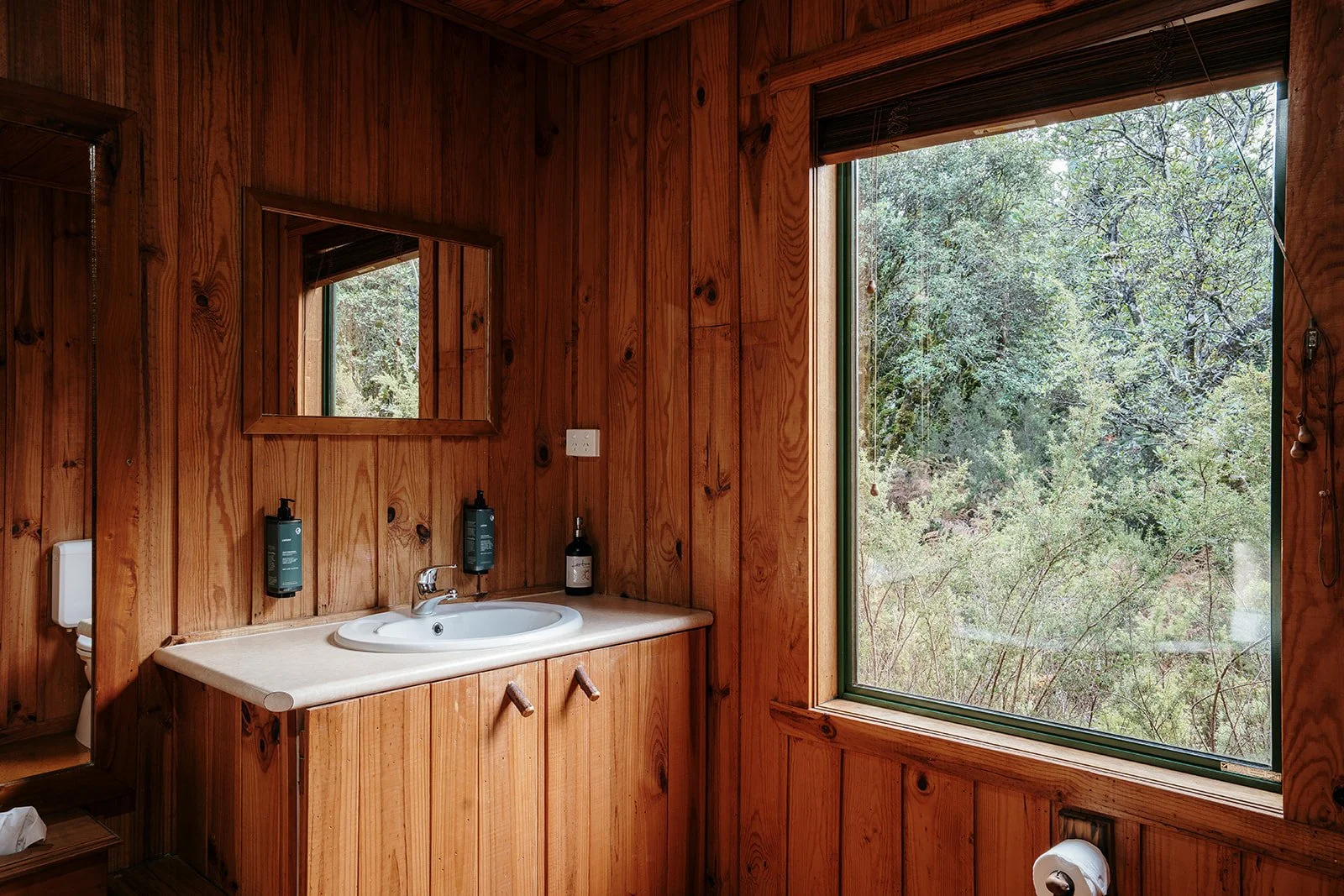 bathroom 2.jpg