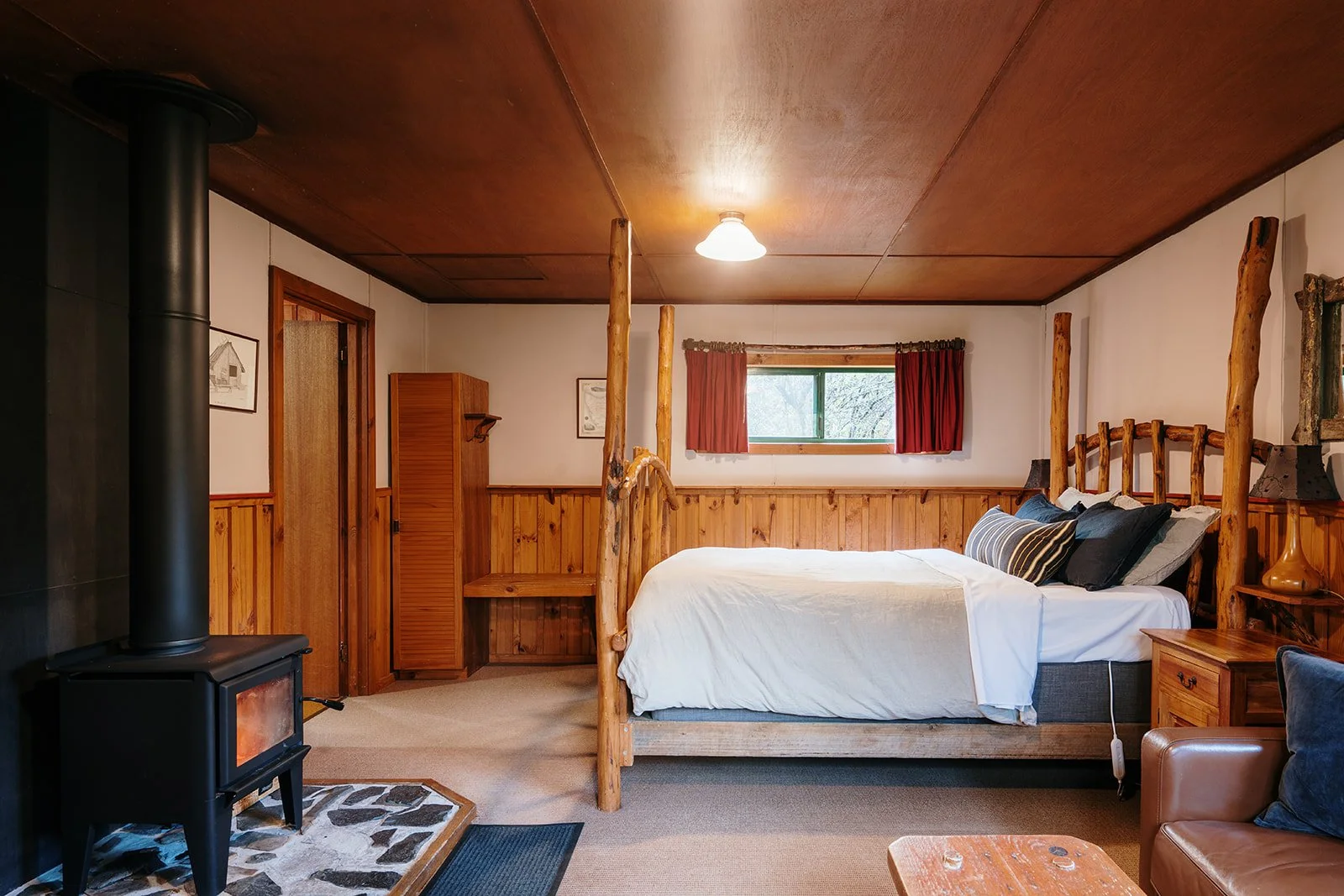 bed fireplace.jpg