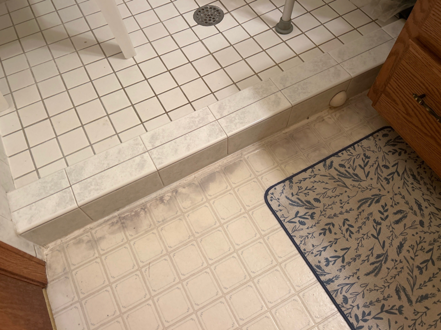 Why Is There Blue/Gray Discoloration in My Bathroom Vinyl Floor?