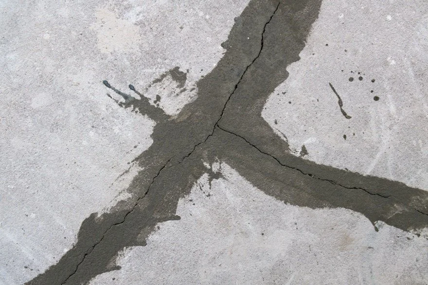 Sealing cracks in garage floor