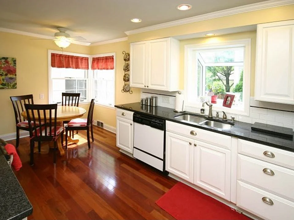 Kitchen1.jpg