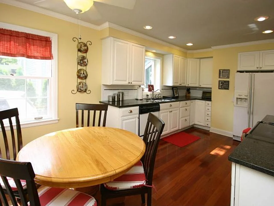 Kitchen3.jpg