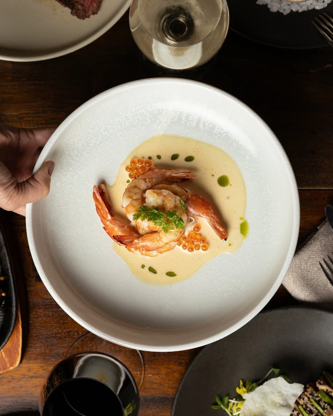 A closer look at one of our new favourites.

King prawns with celeriac, shellfish velout&eacute;, brown butter and chervil, refined, delicate and full of depth.

#kingprawns #newentree #newmenu #thewineroom #twr