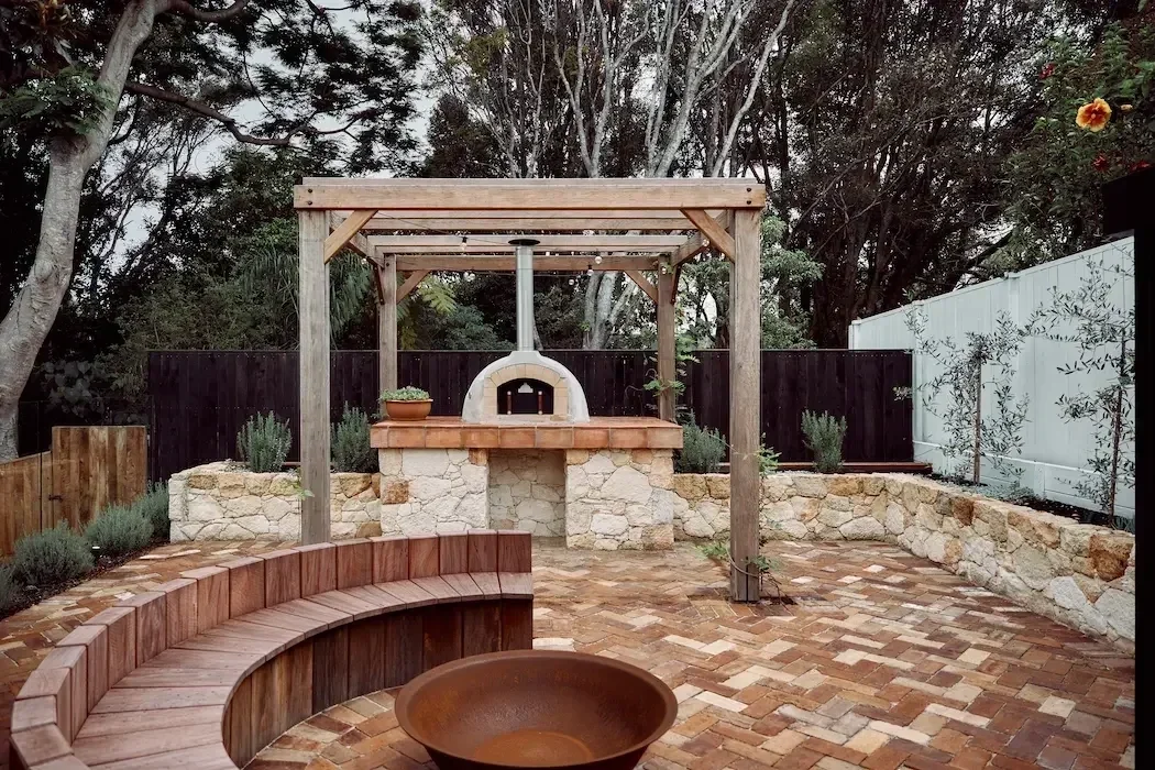 Mediterranean outdoor living with fire pit and pizza oven — Lennox Head