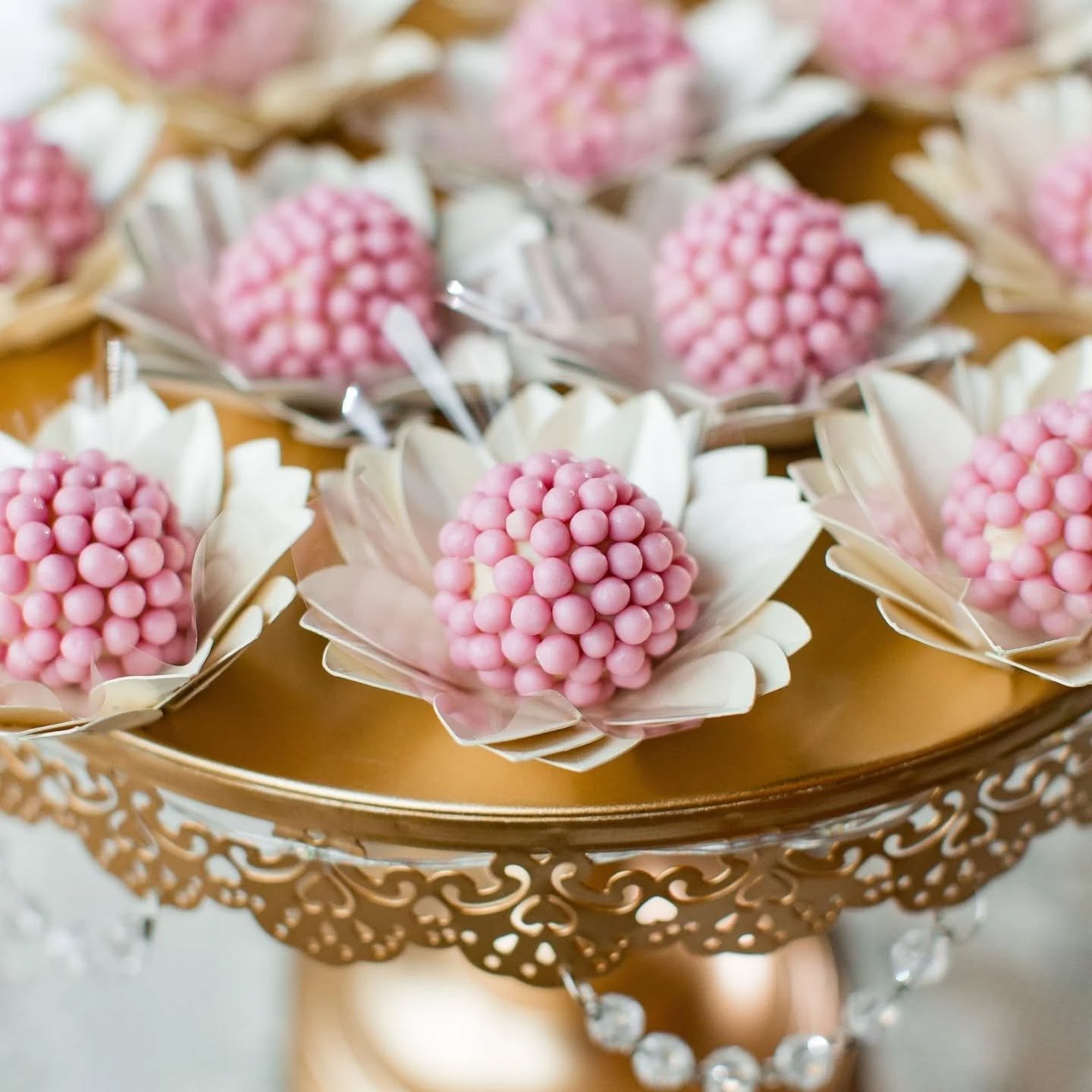 Saying " I do!" has never looked sweeter! A classic throwback from one of our loveliest photoshoots!💍✨️

-
To know more about our sweets, visit our website at www.latelierdubrigadeiro.com 

-

Photography @pureplush
Venue: @cottongin116
Li