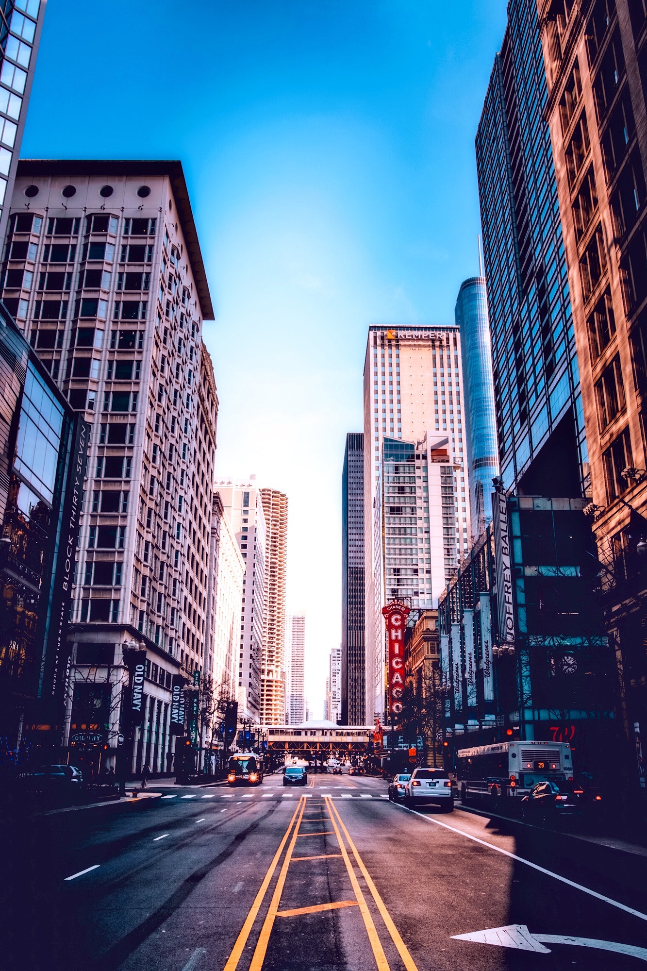 architecture-buildings-chicago-416942.jpg