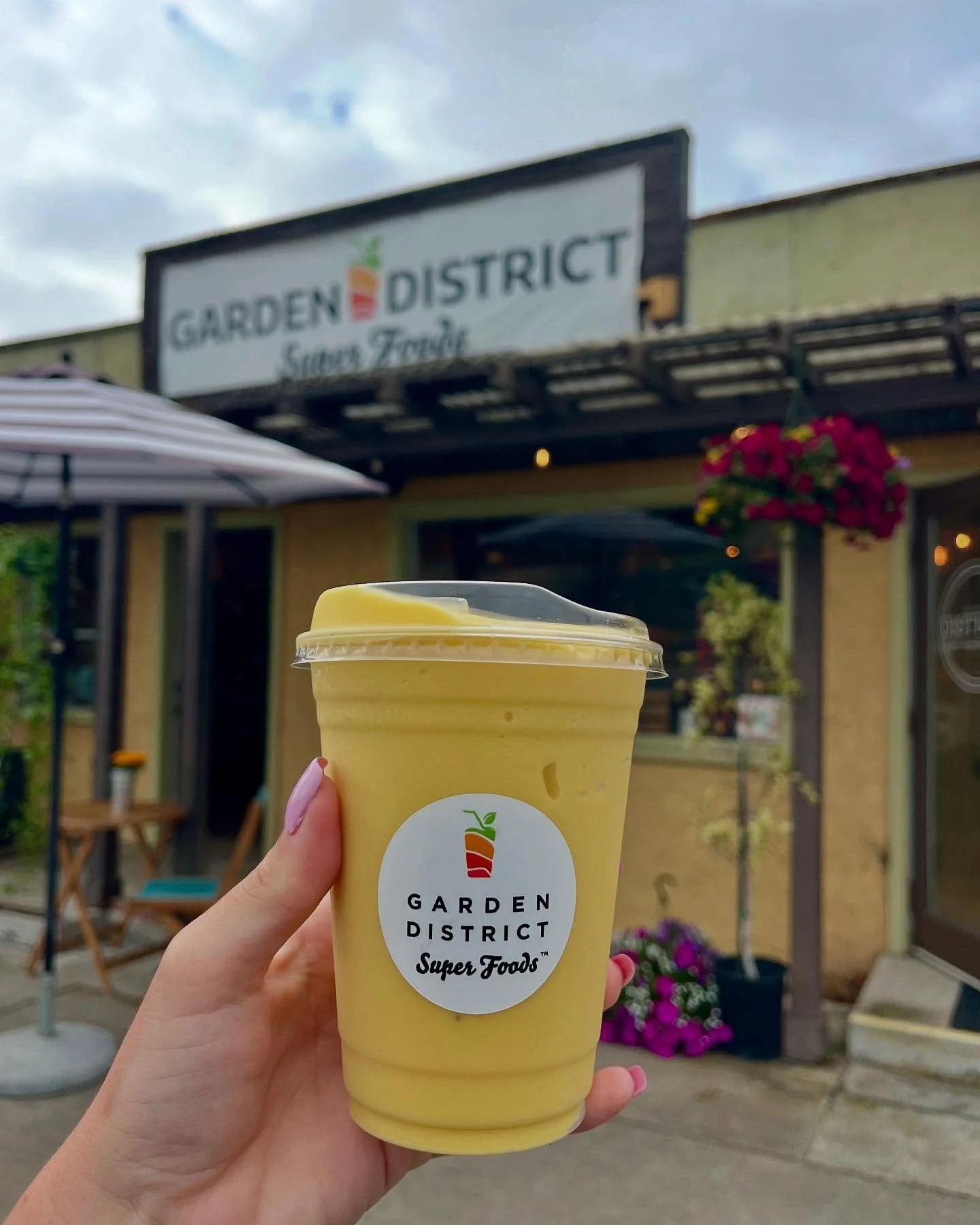 Happy National Smoothie Day 🍓🍊🍌🍏🫐🍇 Celebrate with us by trying our summer special : The Golden Hour☀️ a blend of mango, pineapple, coconut &amp; banana 

#GardenDistrict #devynnsgarden #goldhour☀️ #smoothie #summer #acai #superfood