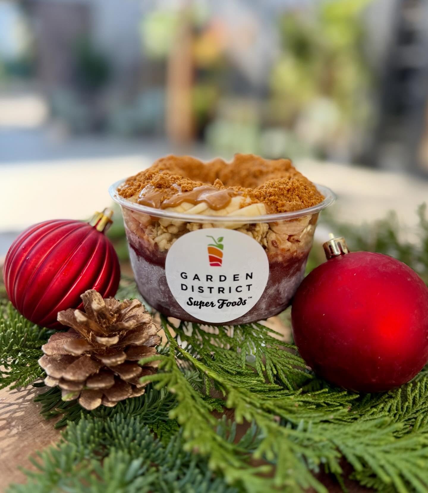 Introducing our new seasonal &ldquo;Gingerbread Bowl&rdquo; &mdash; here for December only! 🎄

Made with a&ccedil;a&iacute;, hemp granola, banana, Biscoff cookie butter, and a Biscoff cookie crumble. The perfect holiday treat! 🍪✨

#gardendistrict #