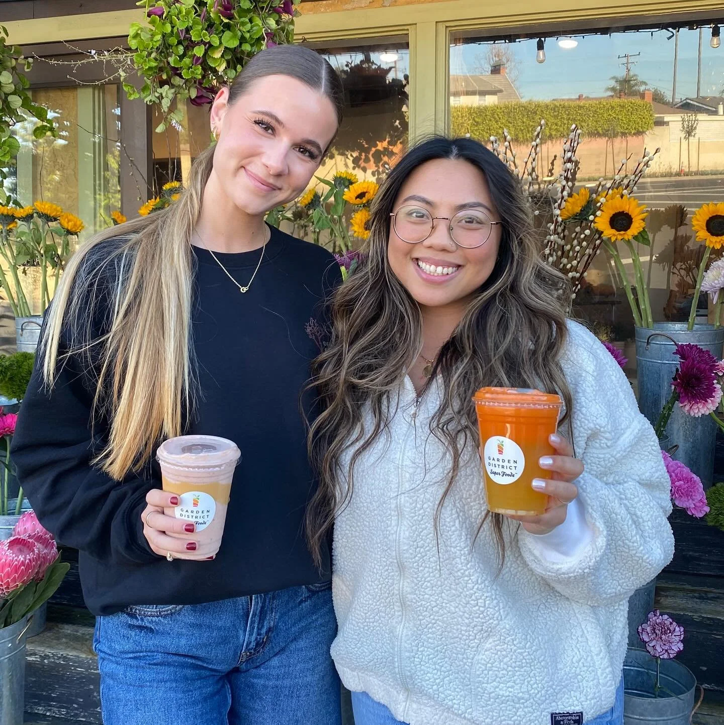 We 💖 our girls down at Devynn&rsquo;s! Try out their go-to orders! ✨🌸

Stephanie loves our On Guard with no apple 🍊 🥕 🍋 

Emily gets a Build-Your-Own smoothie with strawberries, coconut dream, chocolate protein, dates, cinnamon, peanut butter, a