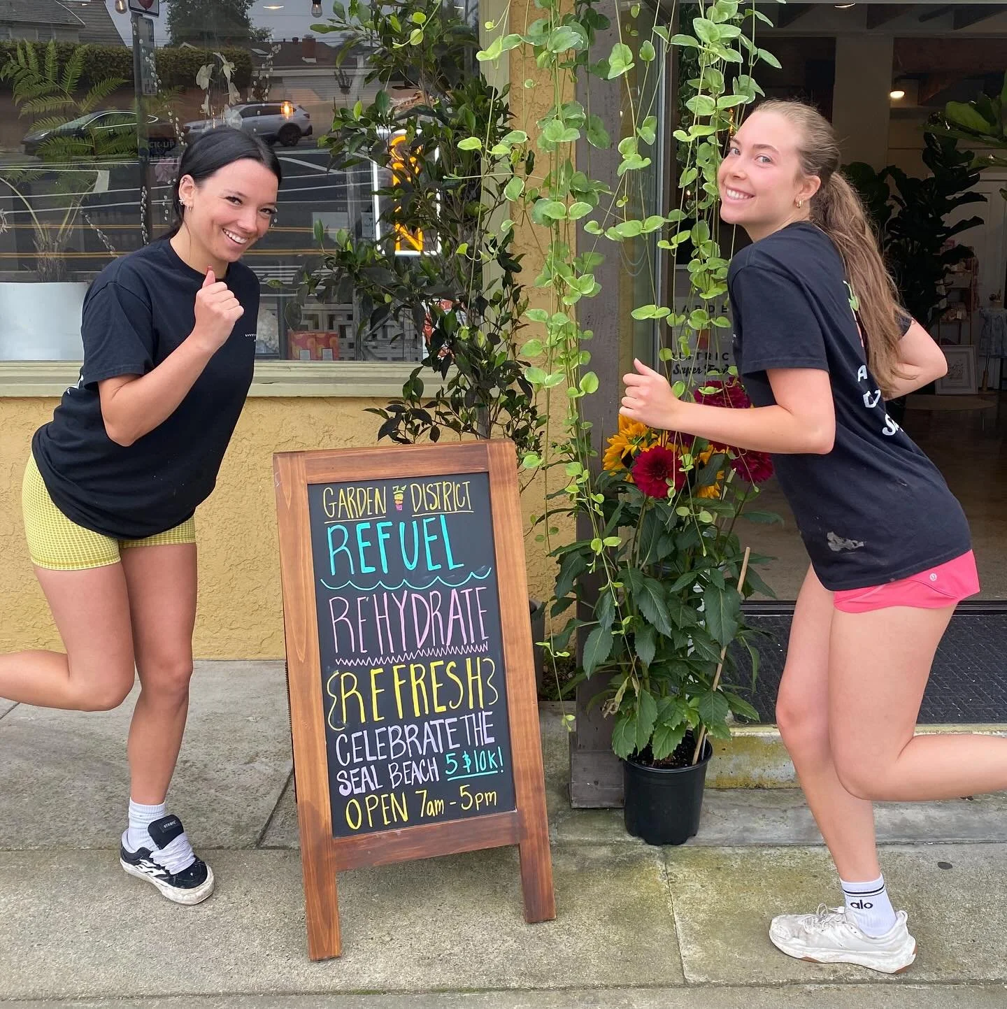 Come refuel with us after the Seal Beach 5k and 10k! 🏃&zwj;♀️&zwj;➡️🥇🏆

Try one of our delicious smoothies, juices, or acai bowls to get you ready to take on the day! 🍓🍋🍍✨

Show us your running bib or race medal for 10% off from 7:00am-2:00pm ?