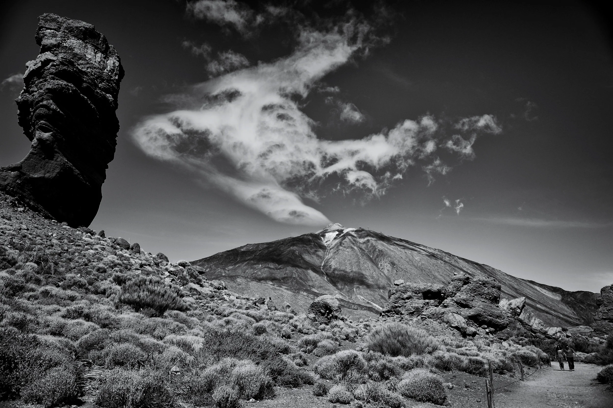 Una leyenda local cuenta que el humo del volcán Monte Aso, -el más activo de Japón-, que es la señal de un dios que arde para redimir los pecados de la humanidad. Volcán Teide. Tenerife.