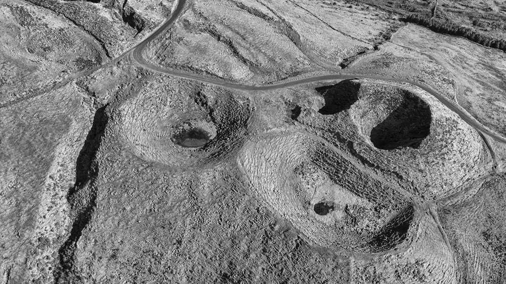 ALD02APR22-58924-crater-san-jorge-bw-1000px.jpg