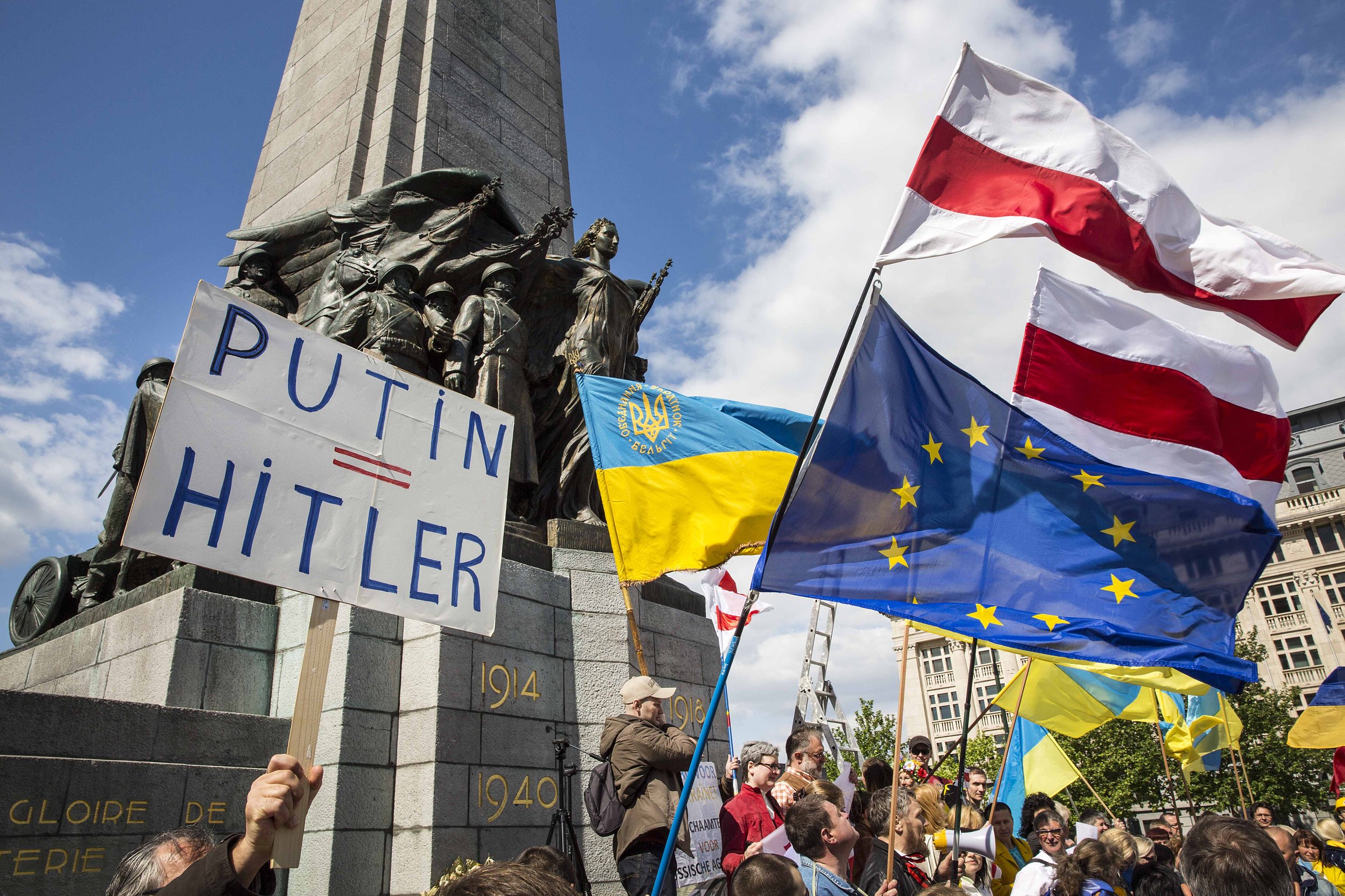  Ucraninians living in Brussels demonstrate against start the war in their country by Russia and joined together the hands till make a circle with the historic symbol Make Peace and Not War, today Saturday, May 3, 2014 in Brussels.  