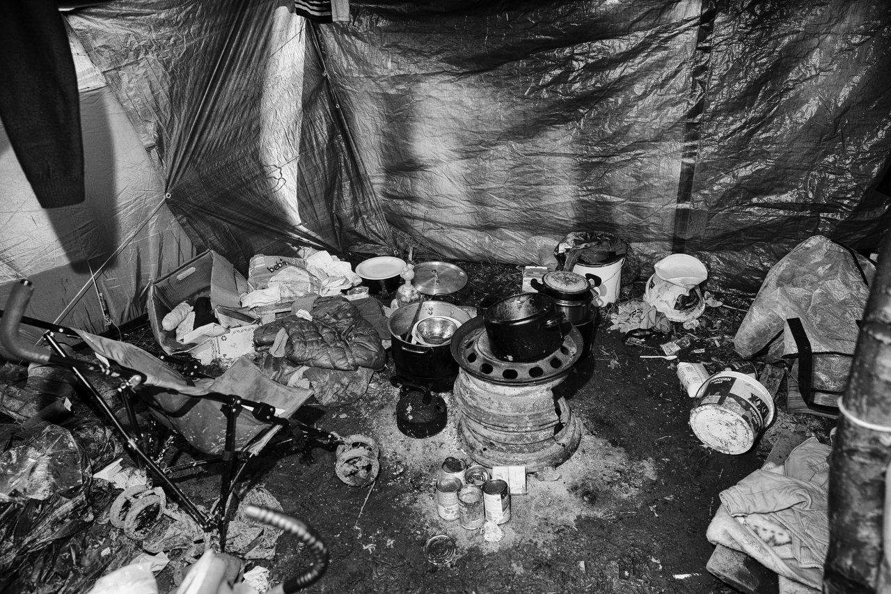  A tent of a family of asylum seekers at the refugee camp of Grande-Synthe, Dunkirki, France, January 8, 2016. Photo Delmi Alvarez. 