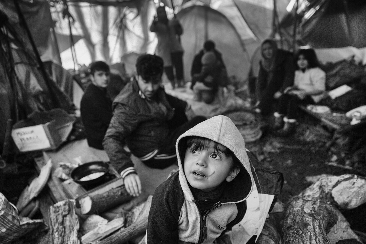  A two years old kurdish asylum seeker with his family at the refugee camp of Grande-Synthe, Dunkirki, France, January 8, 2016. Photo Delmi Alvarez. 