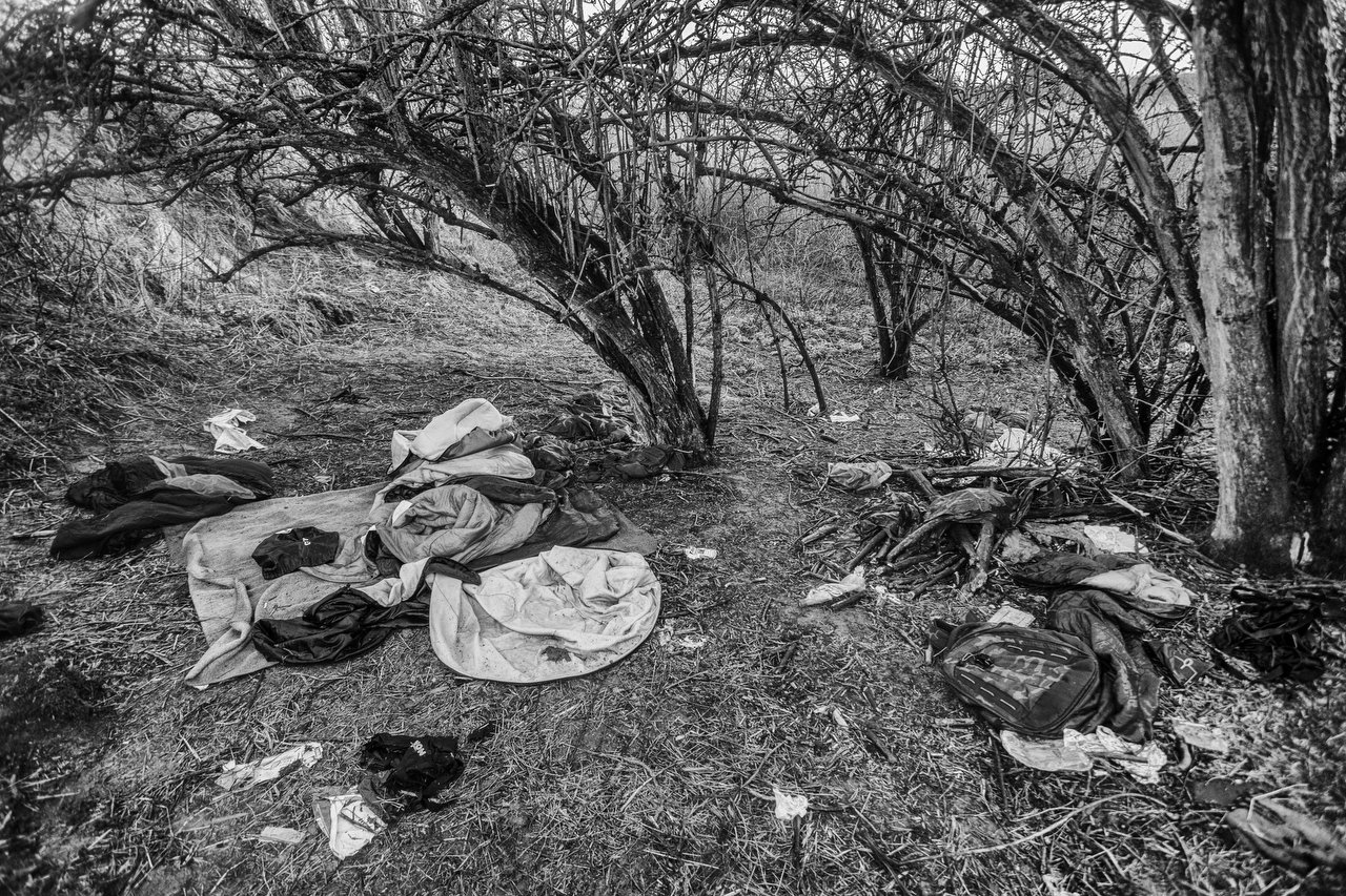  Place to spend the night by transmigrants and belongings  they left behind to continue the trip to UK, in Veurne, Belgium, February 9, 2016. Credit Photo Delmi Alvarez. 