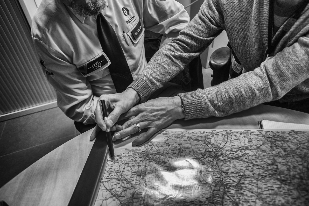  Chief operations and commissaire of local police Toon Fontayne explain details on a map of hot spots with transmigrants in Veurne, Belgium, February 9, 2016. Credit Photo Delmi Alvarez. 