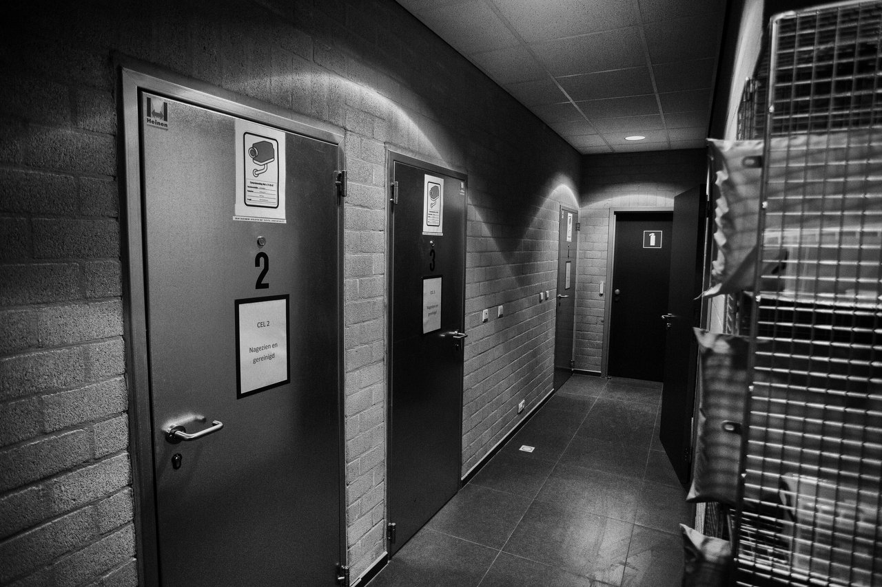  Rooms where the transmigrants are retained during 12 hours before released at the local police station in Veurne, Belgium, February 9, 2016. Credit Photo Delmi Alvarez. 