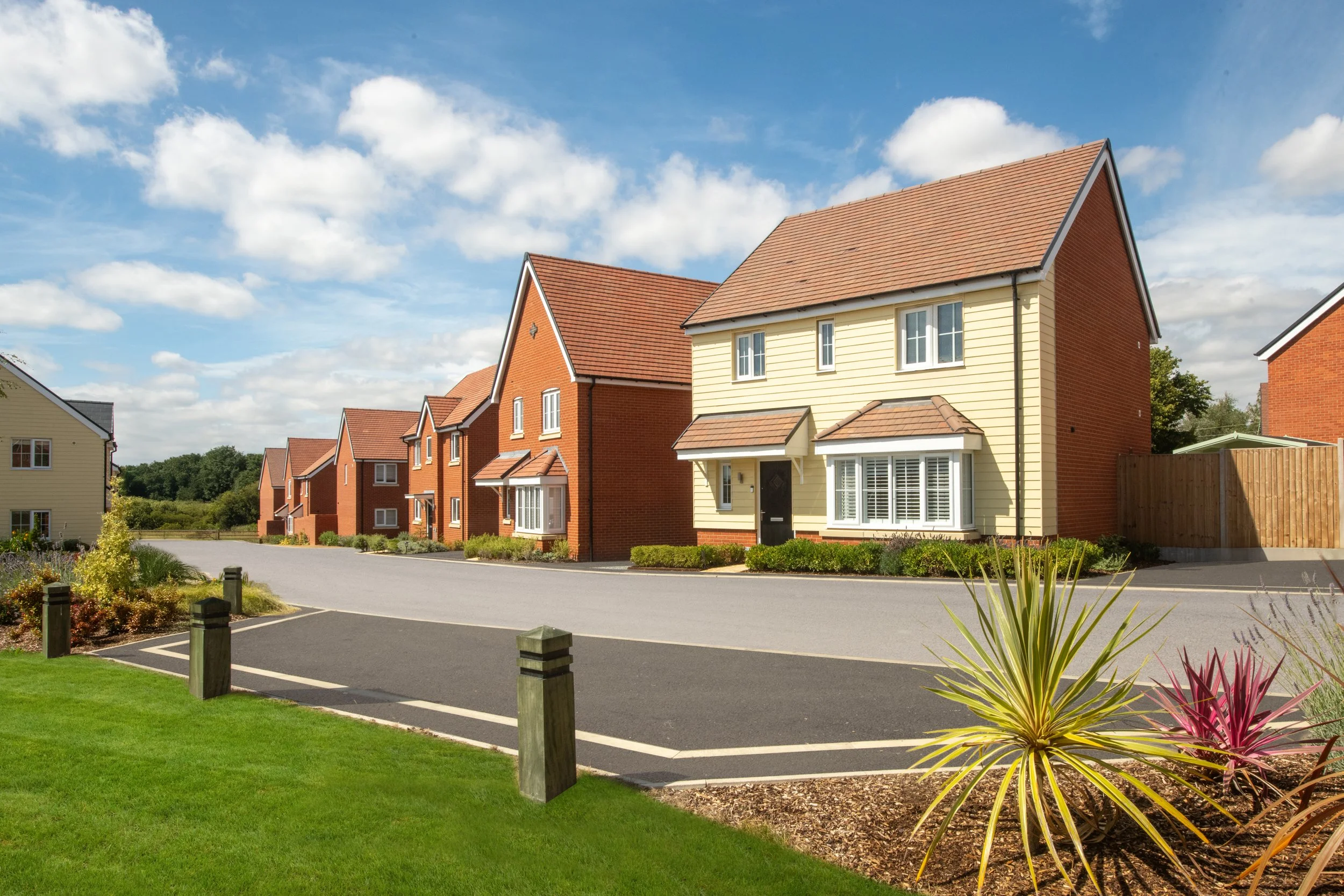 002 BellwayEssex_Hatfield Grove_External_DSC_1596_Website.jpg