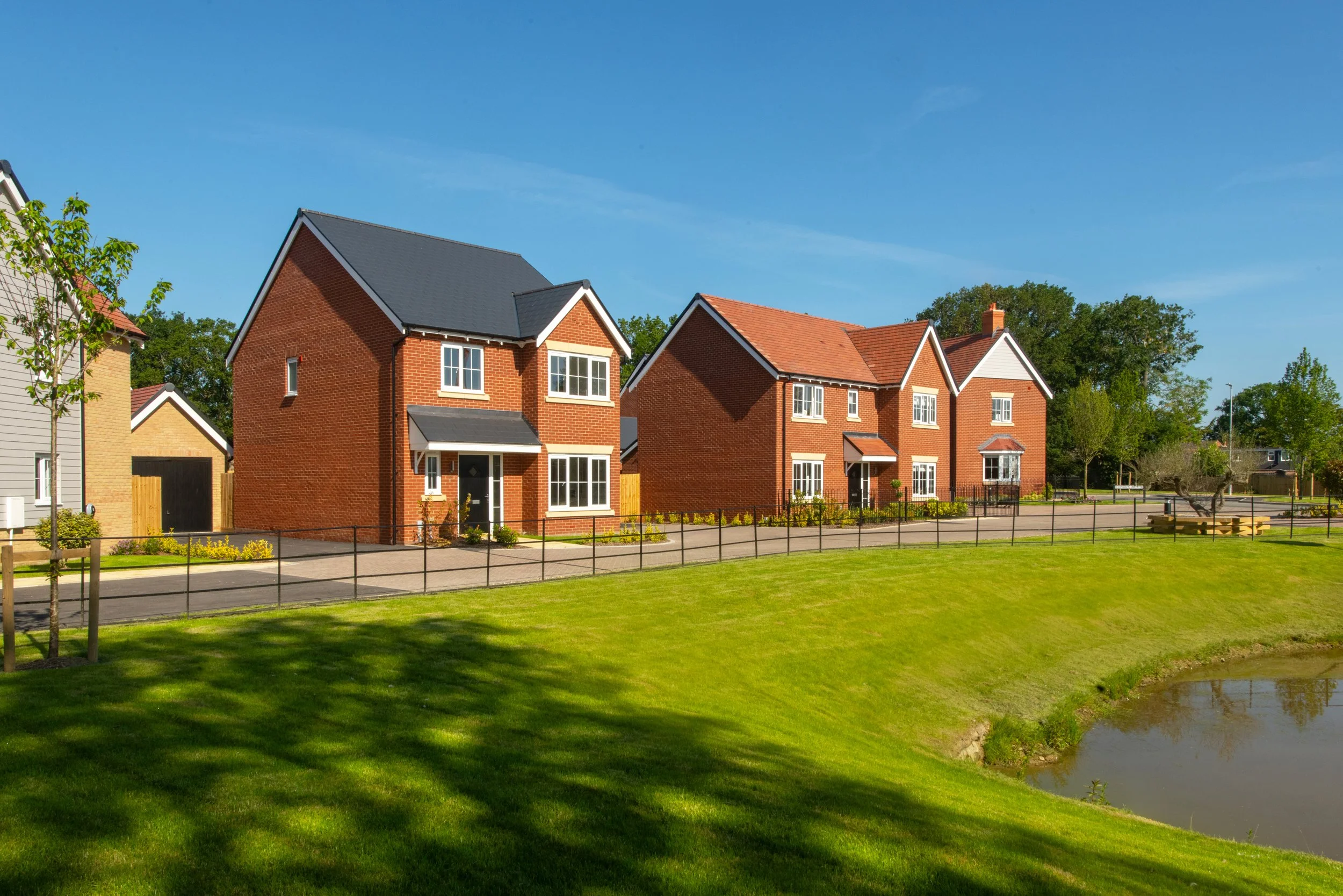 002 BellwayEssex_OakfieldPark_External_Website.jpg