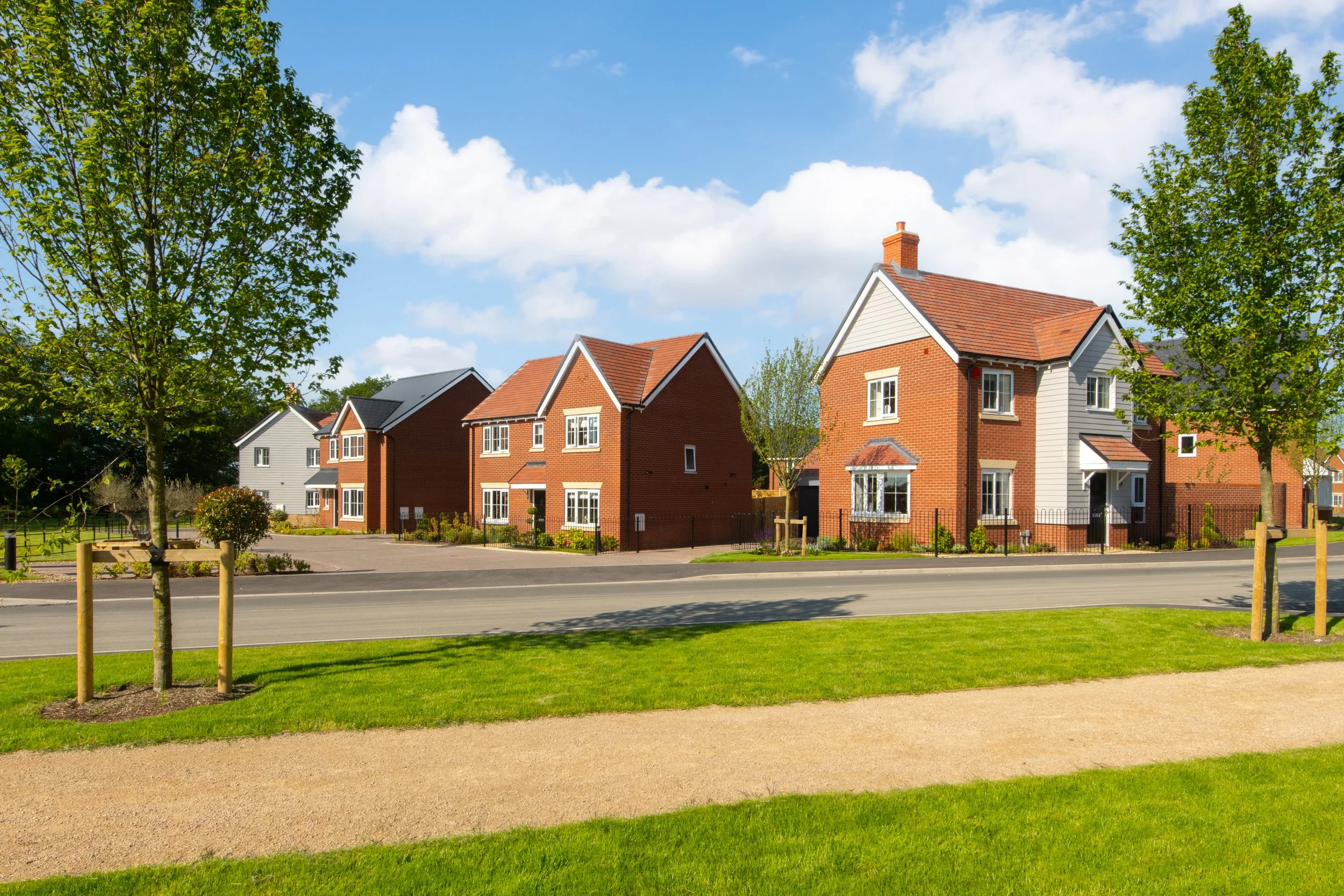 007 BellwayEssex_OakfieldsPark_SS_Website.jpg
