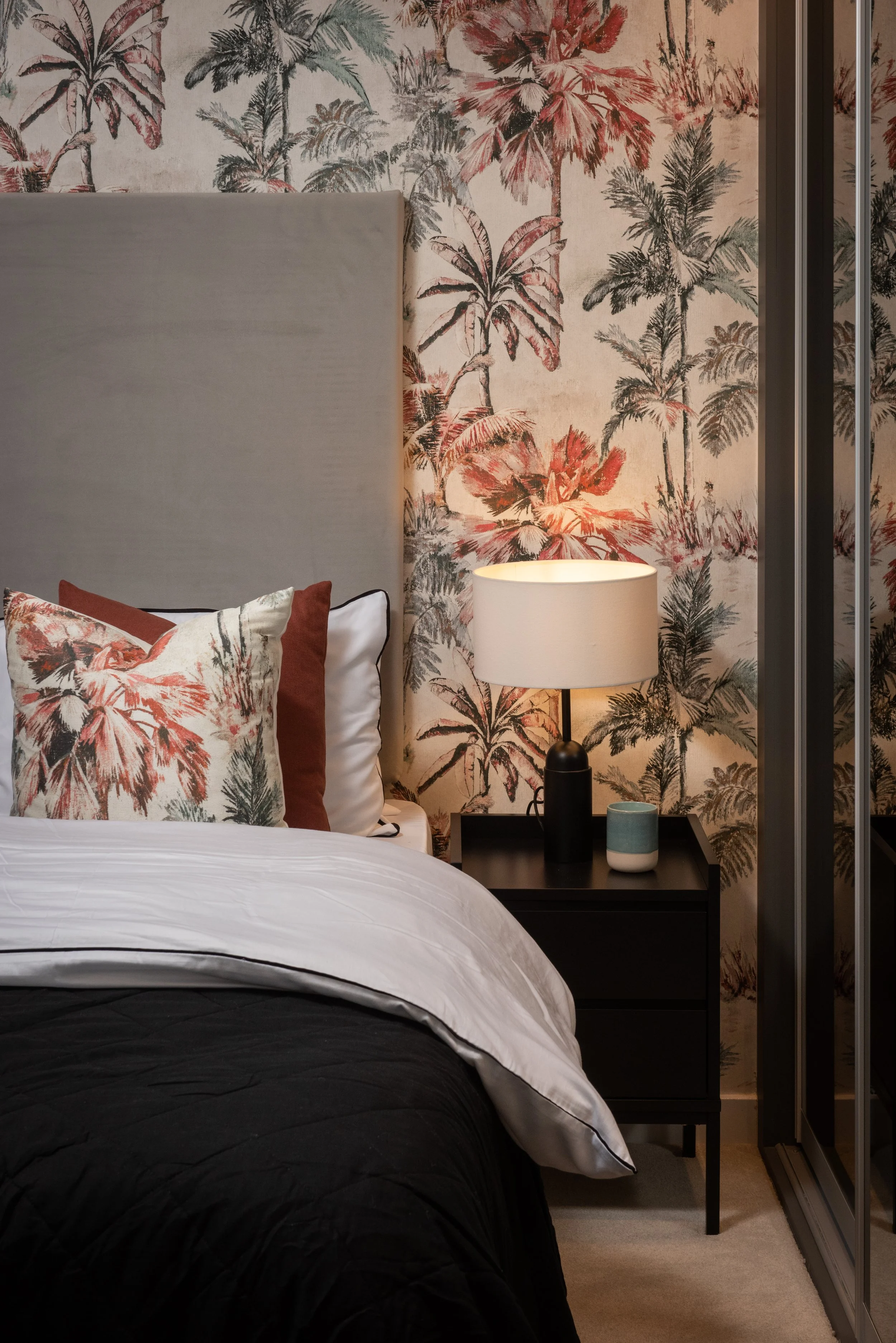 019 PersimmonTeeside_HarebellMeadows_Whiteleaf_Detail.jpg