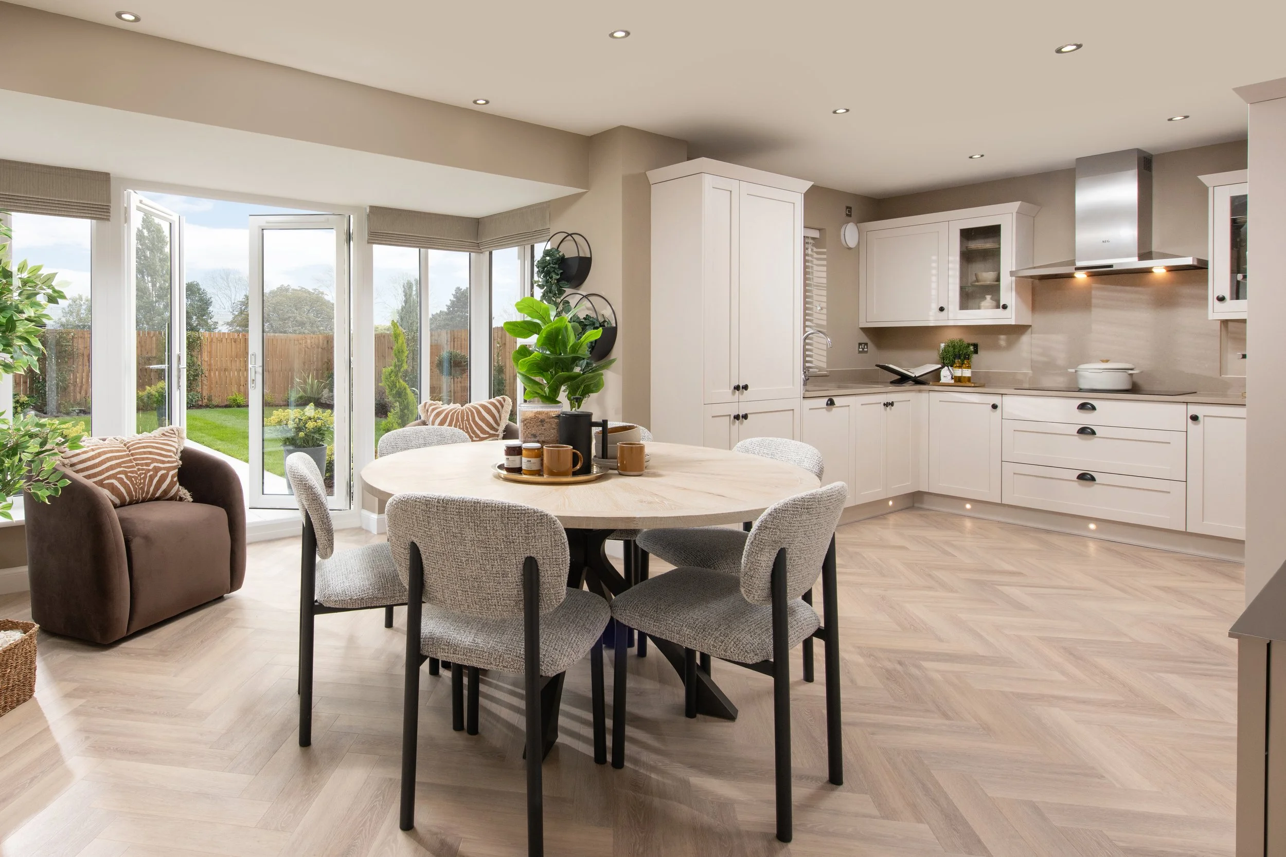 003 BYE_CastraPark_Huntington_Winstone_4bed.jpg