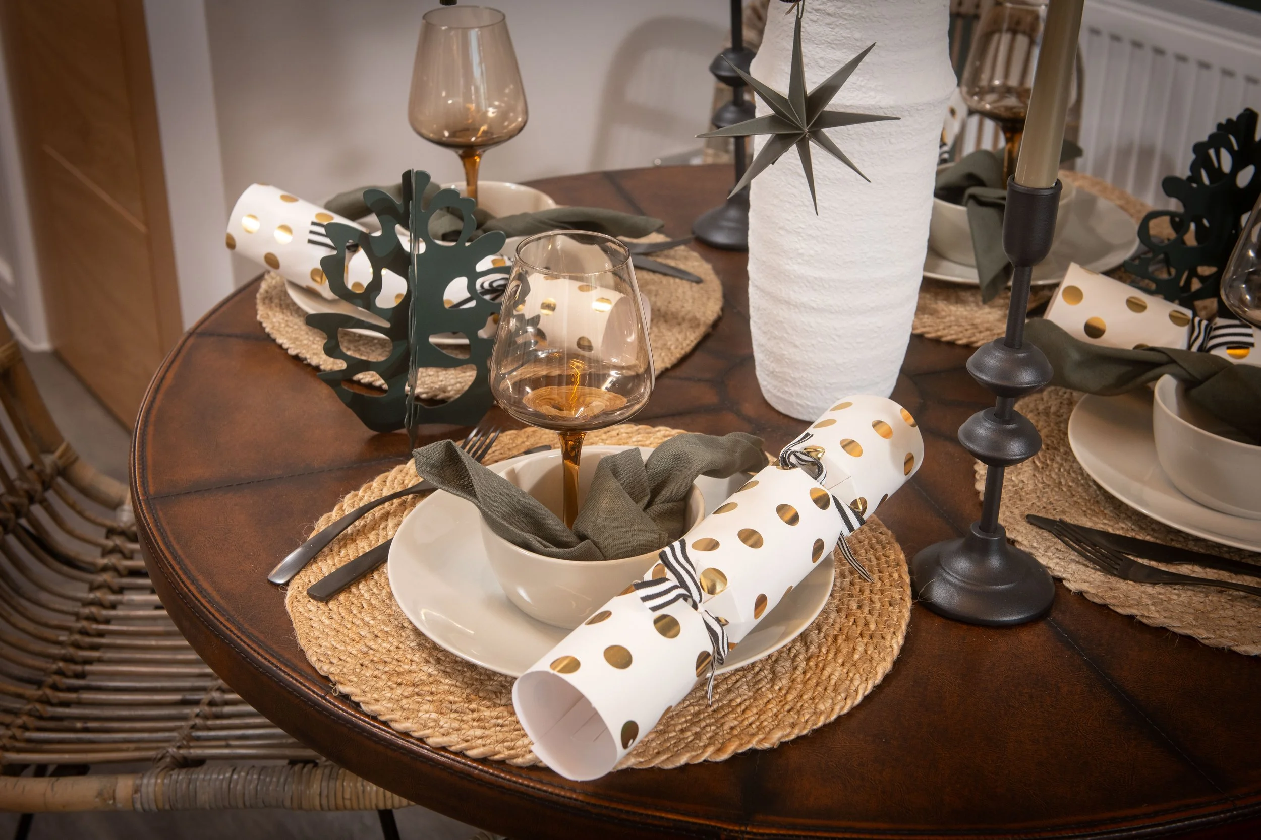 011 BellwayWM_VictoriaGate_Mason_Detail_Christmas.jpg