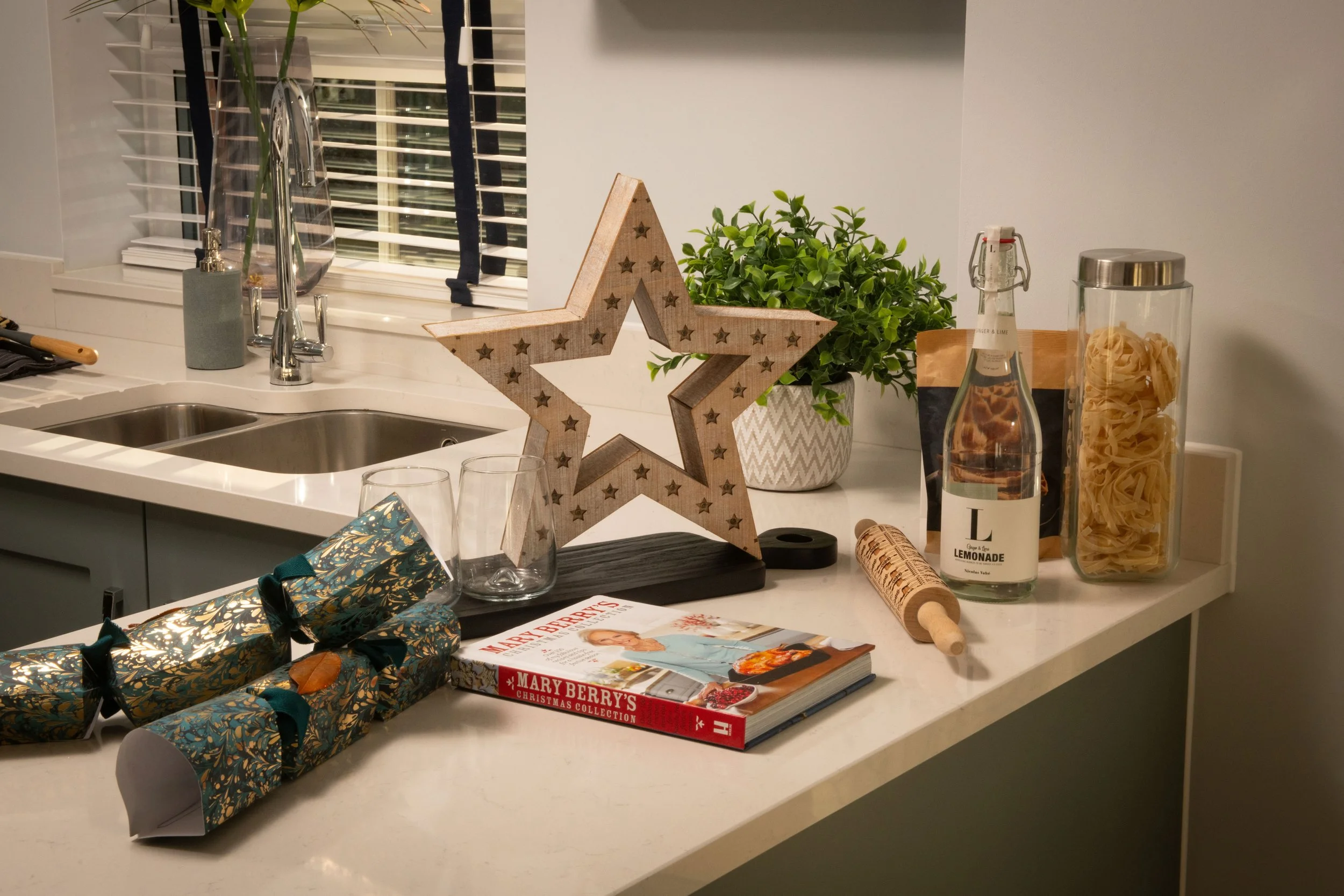 014 BNM_TheHawthorns_Mansfield_Radleigh_4bed_Christmas.jpg
