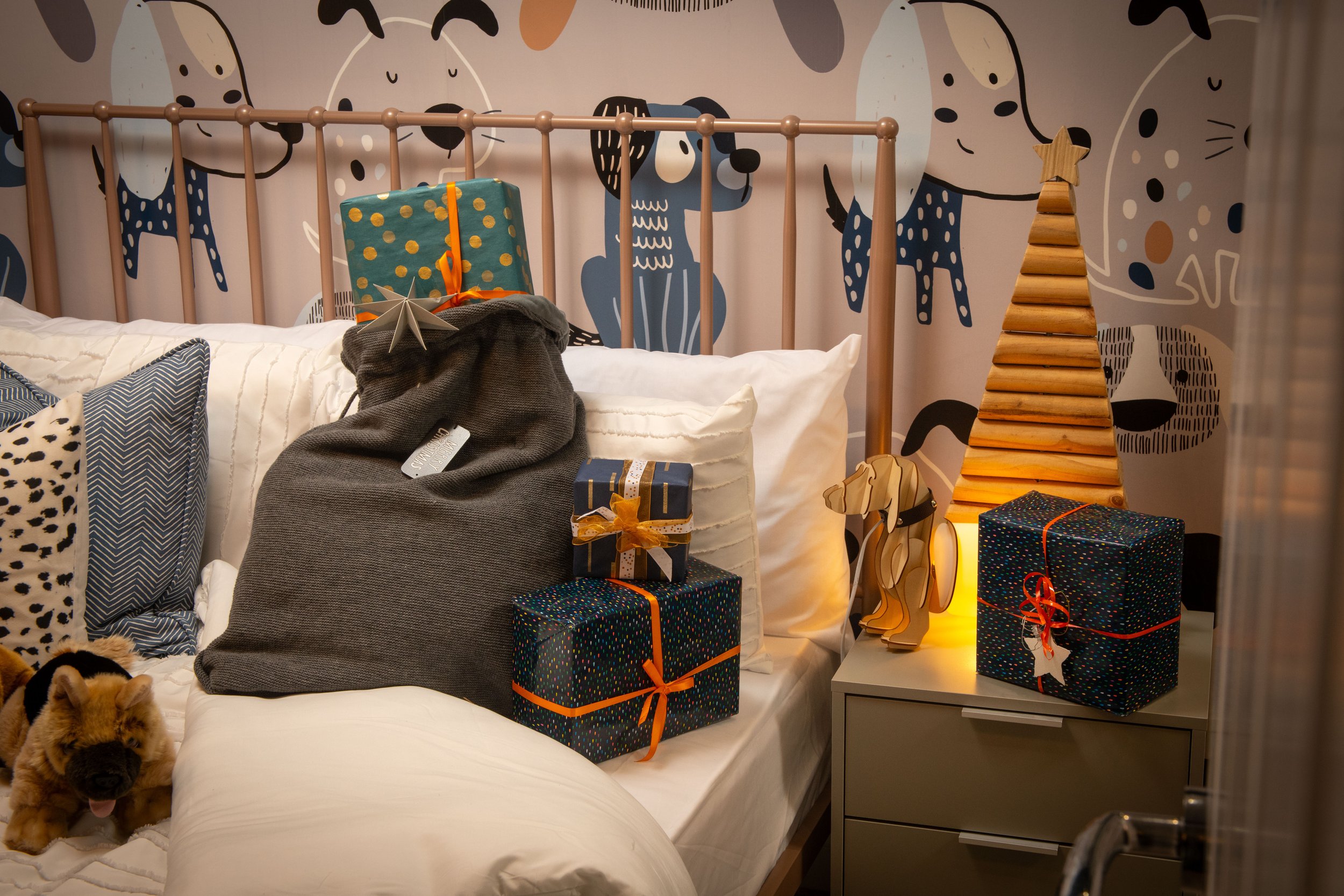 020 BNM_TheHawthorns_Mansfield_Radleigh_4bed_Christmas.jpg