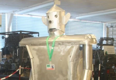 1950’s celebrity robot goes on world tour