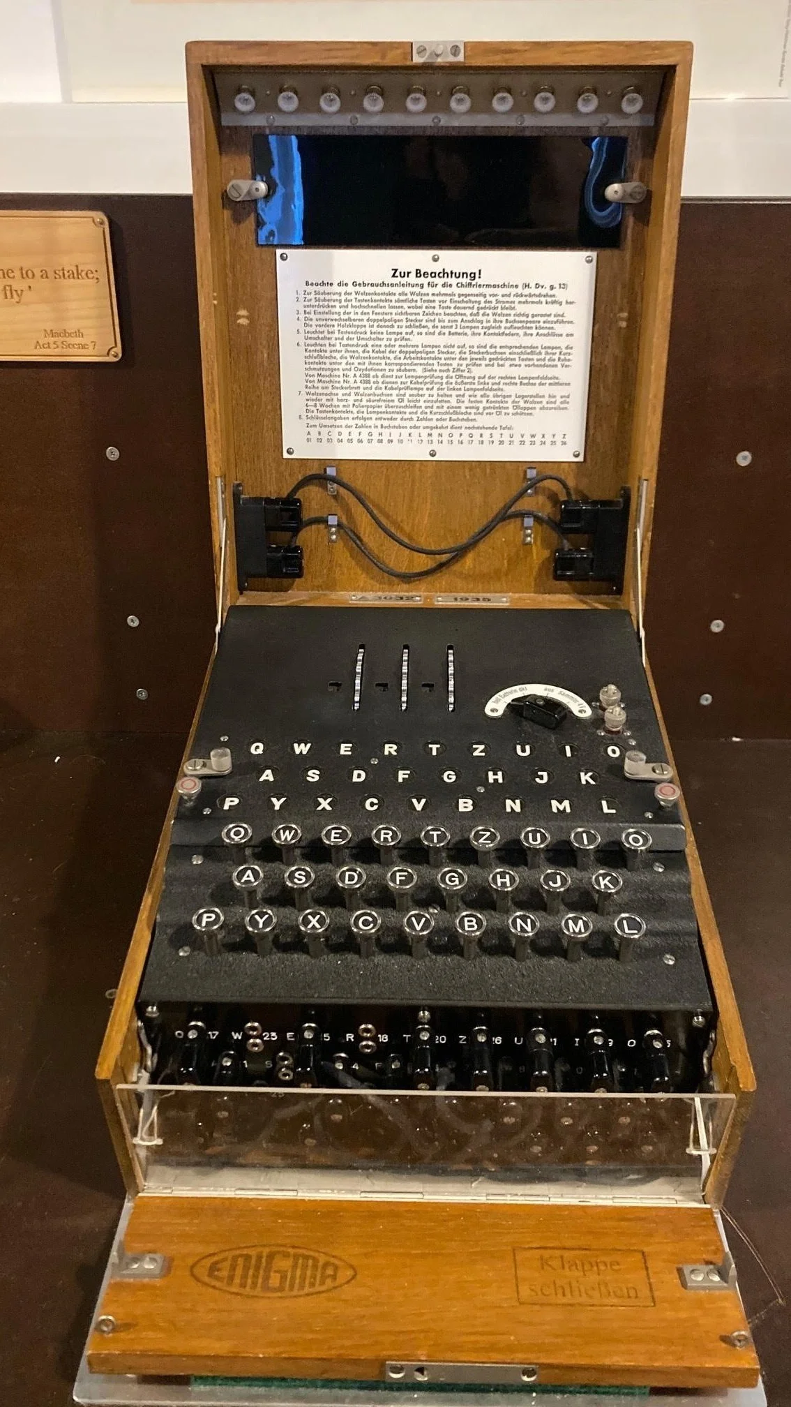 Máquina Enigma, dispositivo de criptografia utilizado pela Alemanha nazista