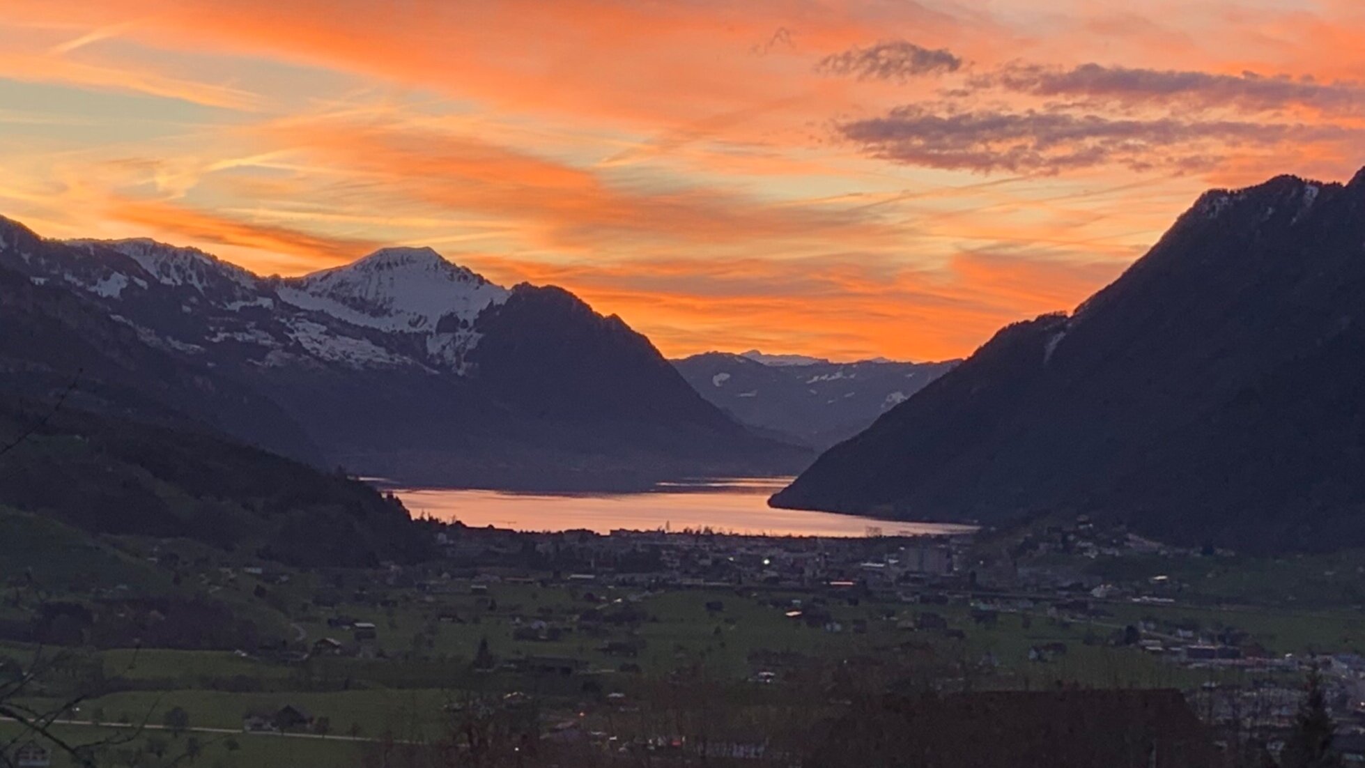 Vierwaldst%C3%A4dtersee.jpg