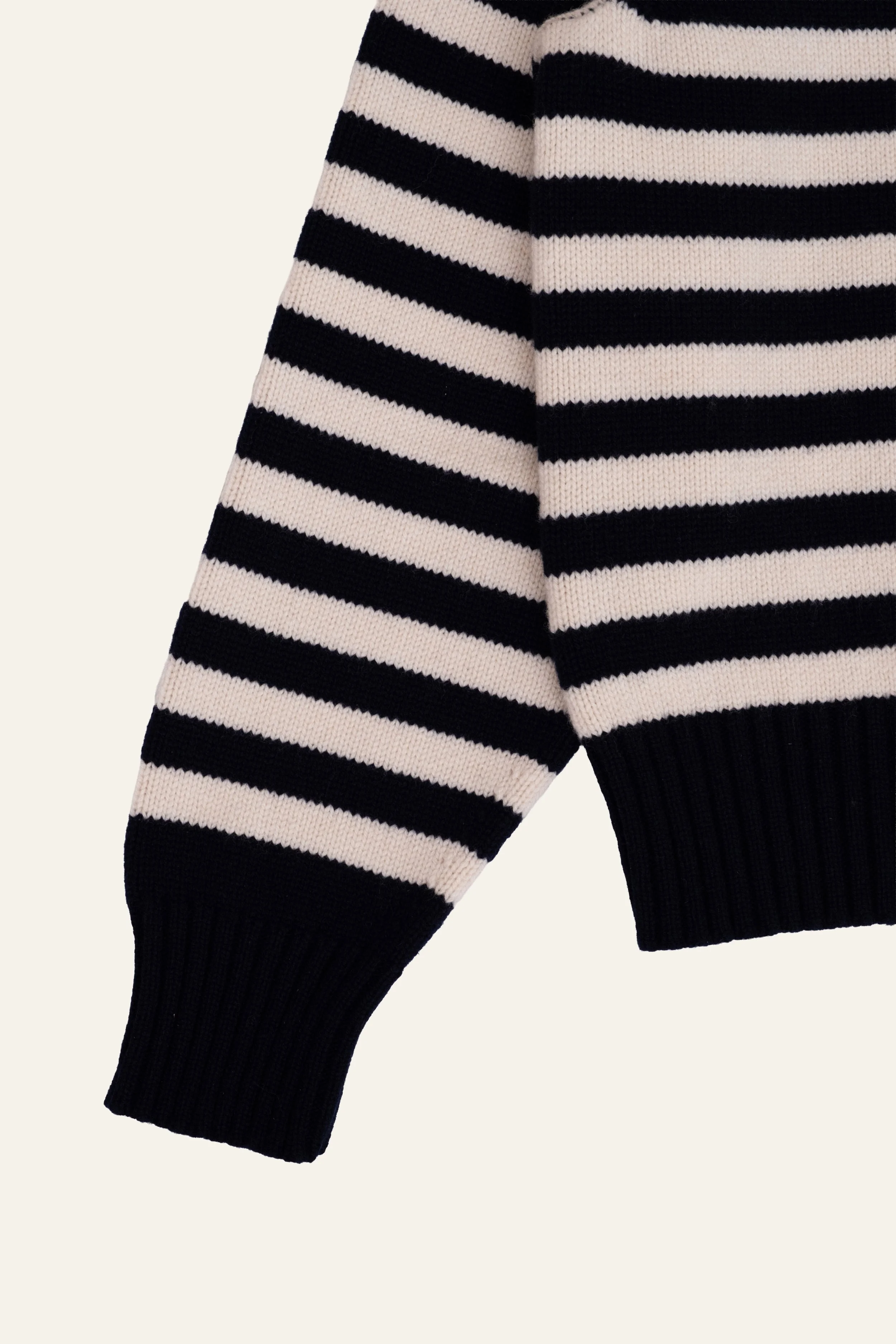 Straw-London-Navy-Detail-2.jpg