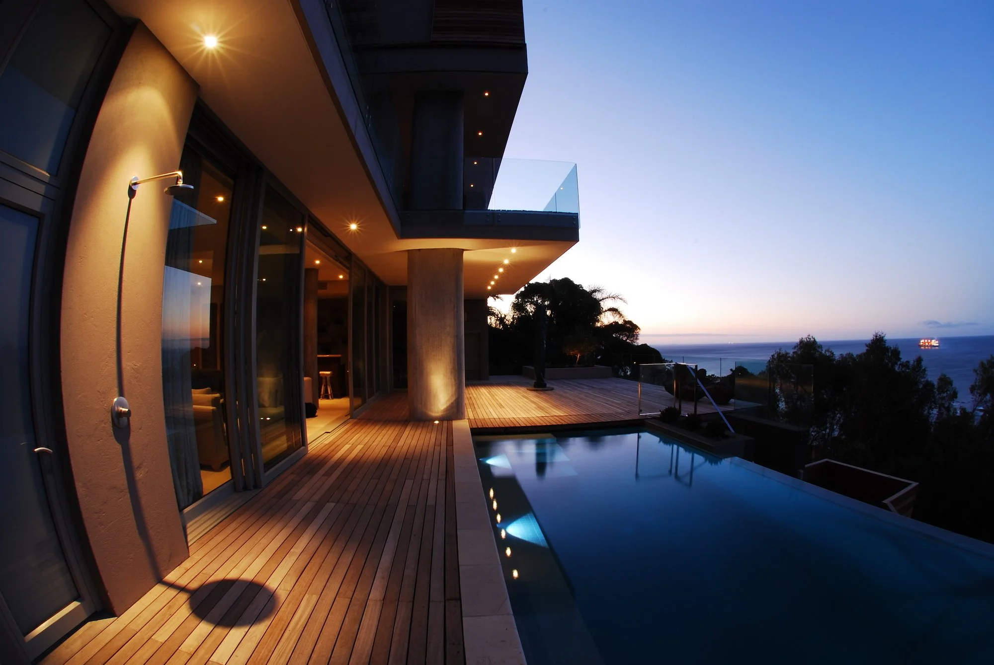 999 deck & pool 01.JPG