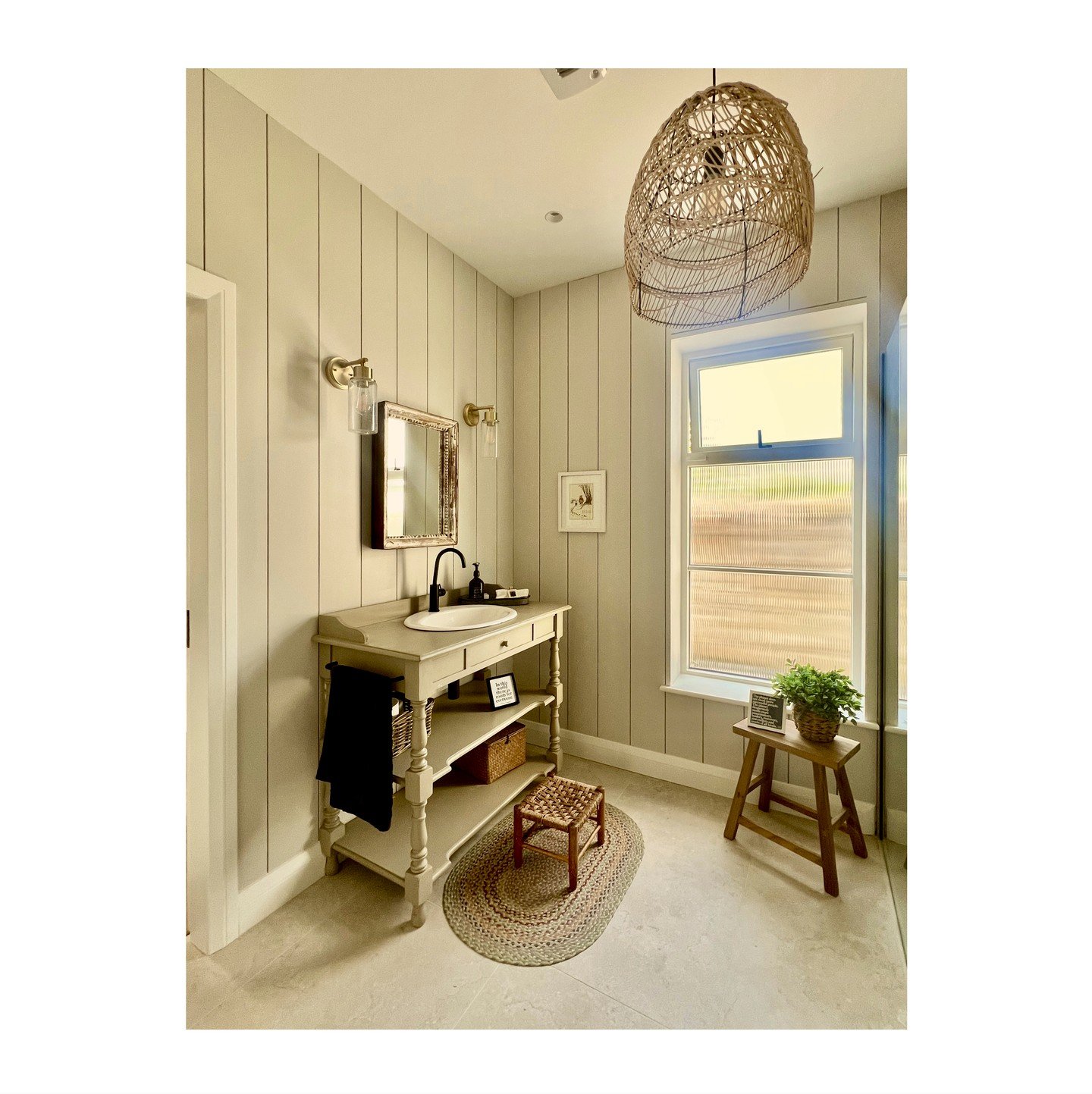 S H A N K I L L - R E V I S I T E D
3 of 6

Interiors have a classic neutral, country-home aesthetic, with lots of fitted furniture such as benches and beds, rustic loose furnishings, natural wooden floors and wood paneling to walls painted in muted 