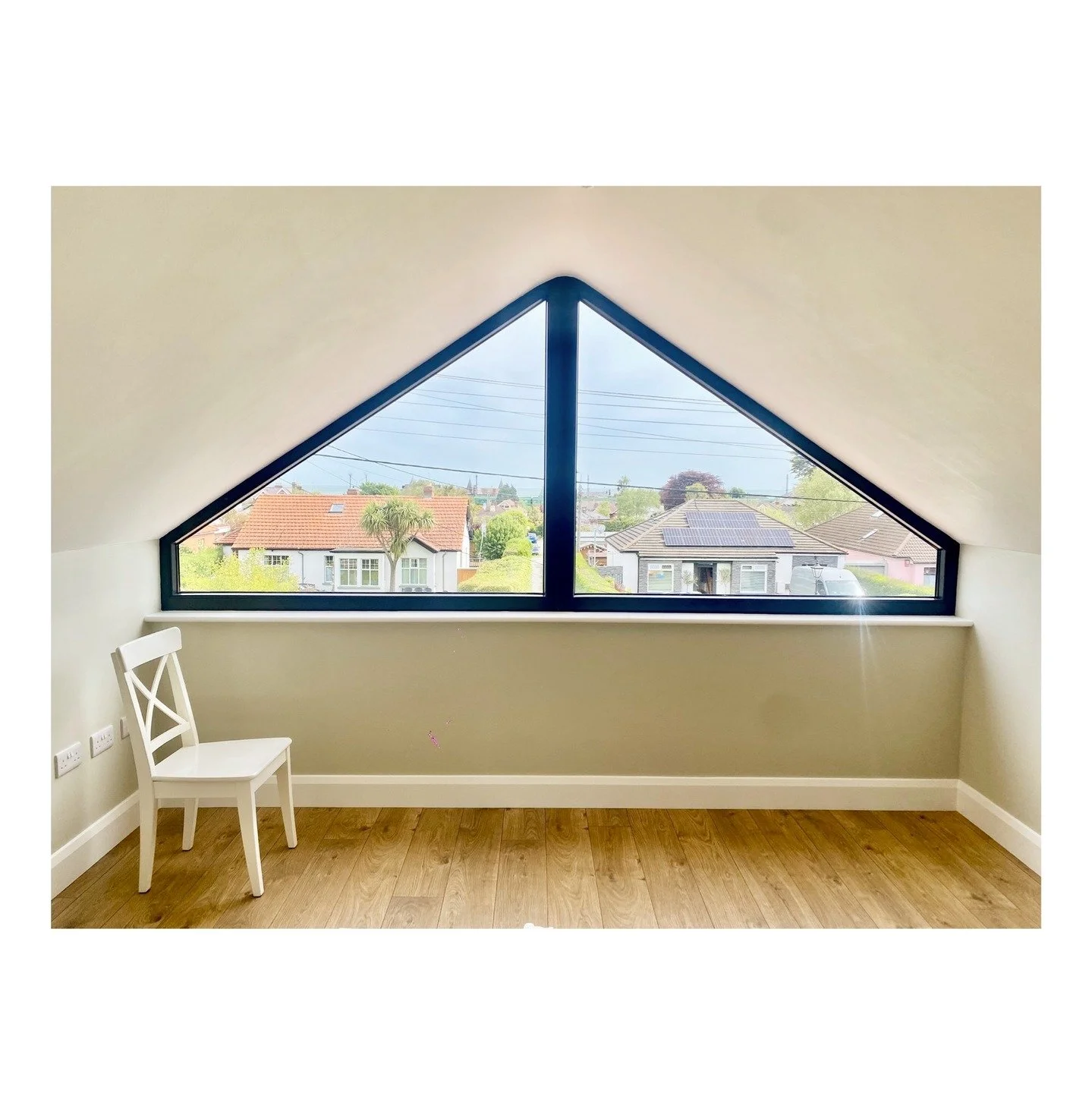 B R A Y - H A N D O V E R
1 of 2

Delighted this refurbished 1940s arts and crafts bungalow has just been handed back to its owners.

It has been upgraded with a new two-bed first floor, new kitchen extension into the rear garden, and brand new sea v