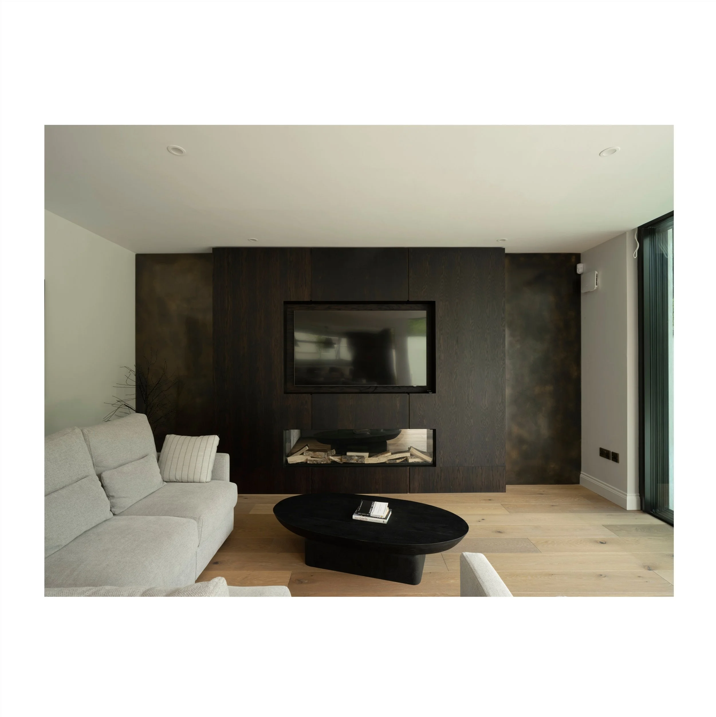 M A L A H I D E - C O M P L E T I O N
2 of 4

We are delighted to revisit this newly completed renovation and extension in Malahide.

This substantial late-20th-century family home was extended across two floors, with the existing layouts reconfigure