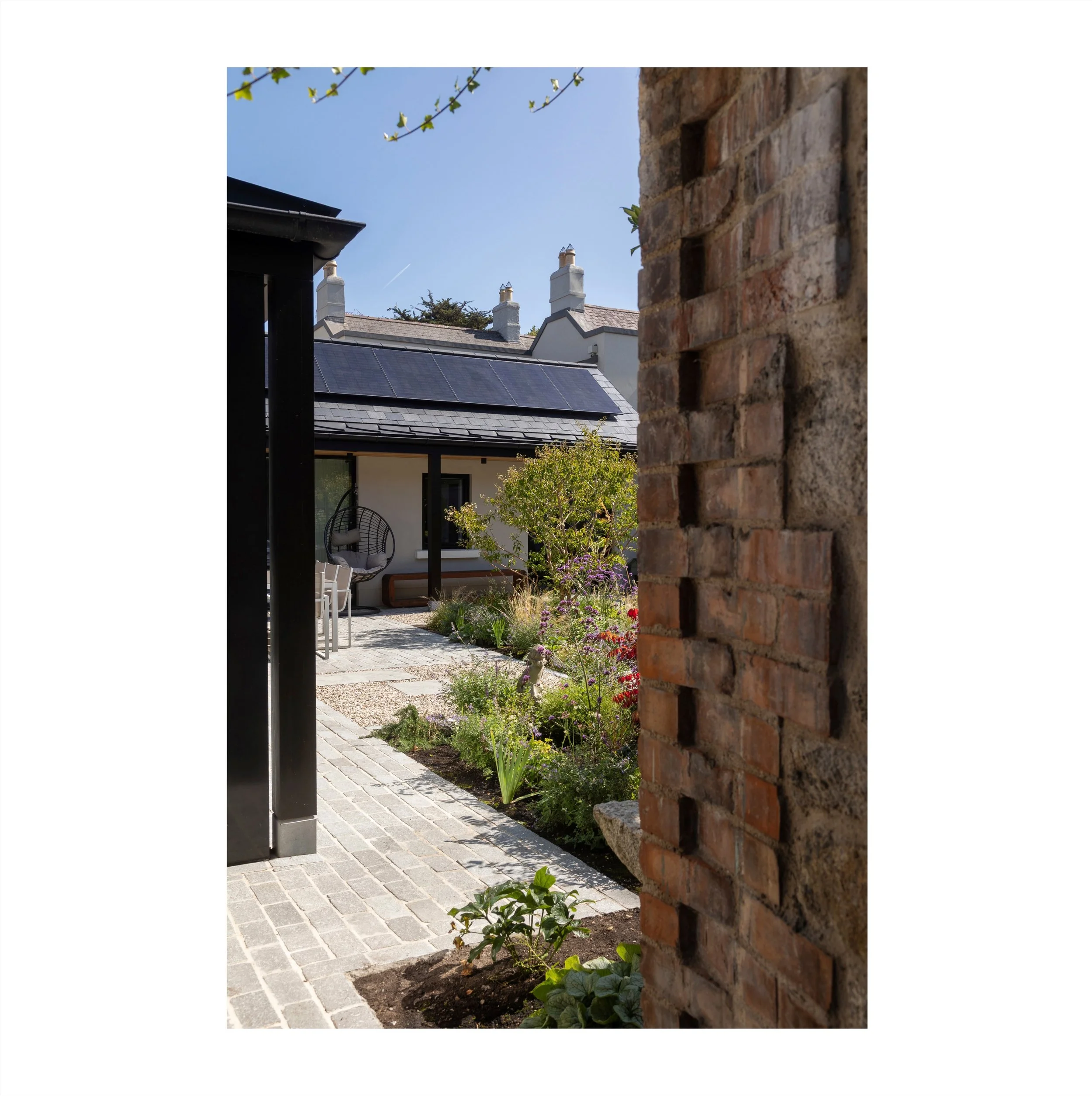 G E O R G I A N - R E S T O R A T I O N 
at M O N K S T O W N
5 of 5
 
Blurring the boundaries between architecture and landscape. 🌳✨

For our final look at this Monkstown project, we are focusing on the relationship between the new modern rear exte