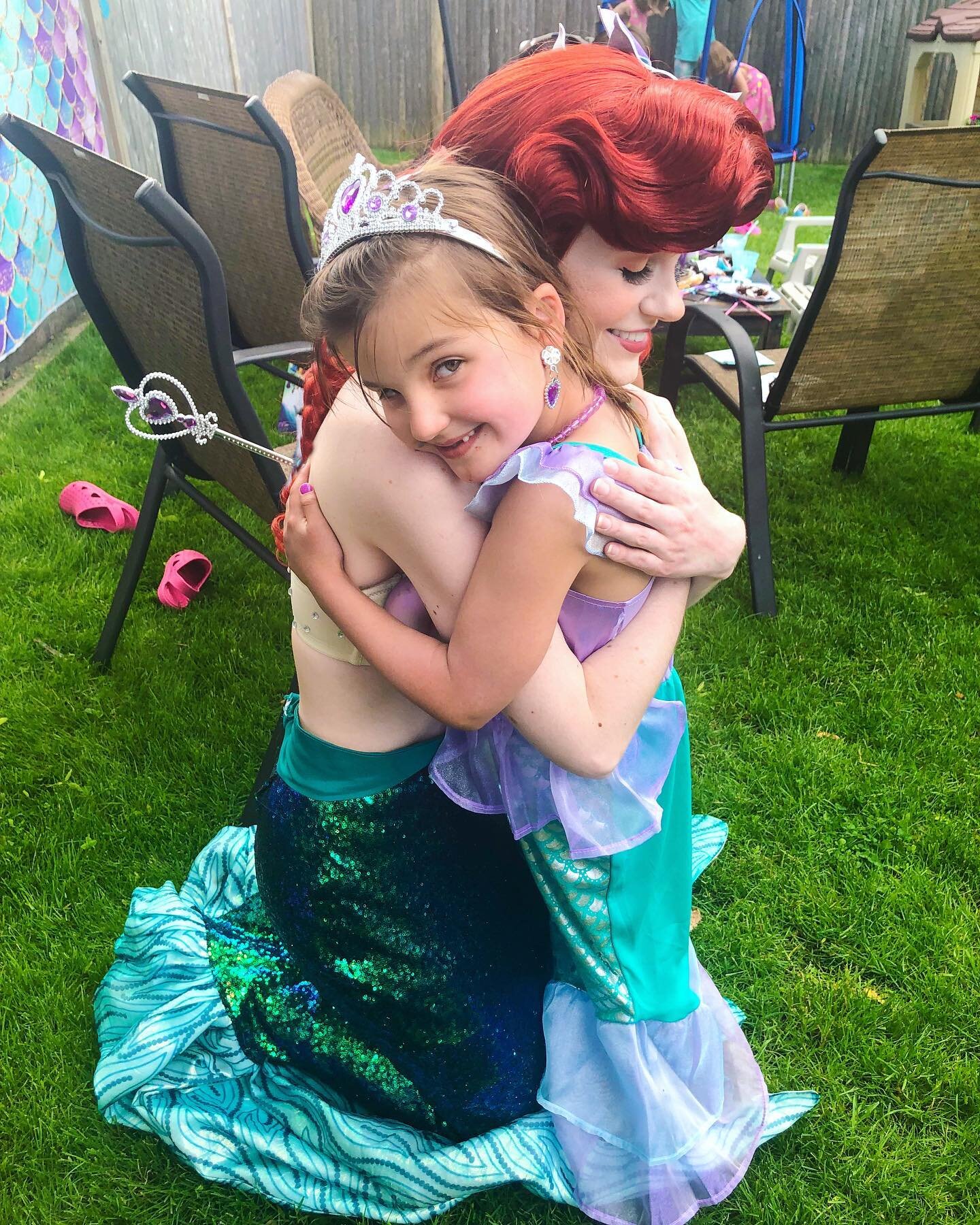 Mermaid hugs for a #MermaidMonday!
🧜&zwj;♀️
Book a magical mer-memory at www.sparkadreamprincessparties.com!
.
.
.
.
.
.
.
.
.
.
.
.
.
.
#DanversMa #SalemMa #PeabodyMa #BeverlyMa #MiddletonMa #swampscottma #boston #lynnma #marbleheadma  #princesspar