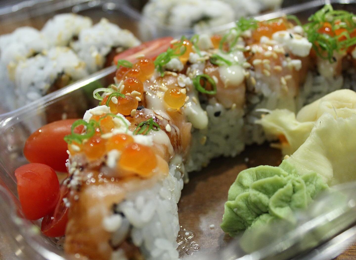 &bull; Out Of Control Roll (packed for carry out) &bull;

ingredients:
snow crab, masago, avocado, spicy tuna topped with salmon, balsamic sauce, garlic mayo, feta cheese, tomato, ikura

photo creds:
@jayniescameraroll

COME VISIT US!
📍 find us on y