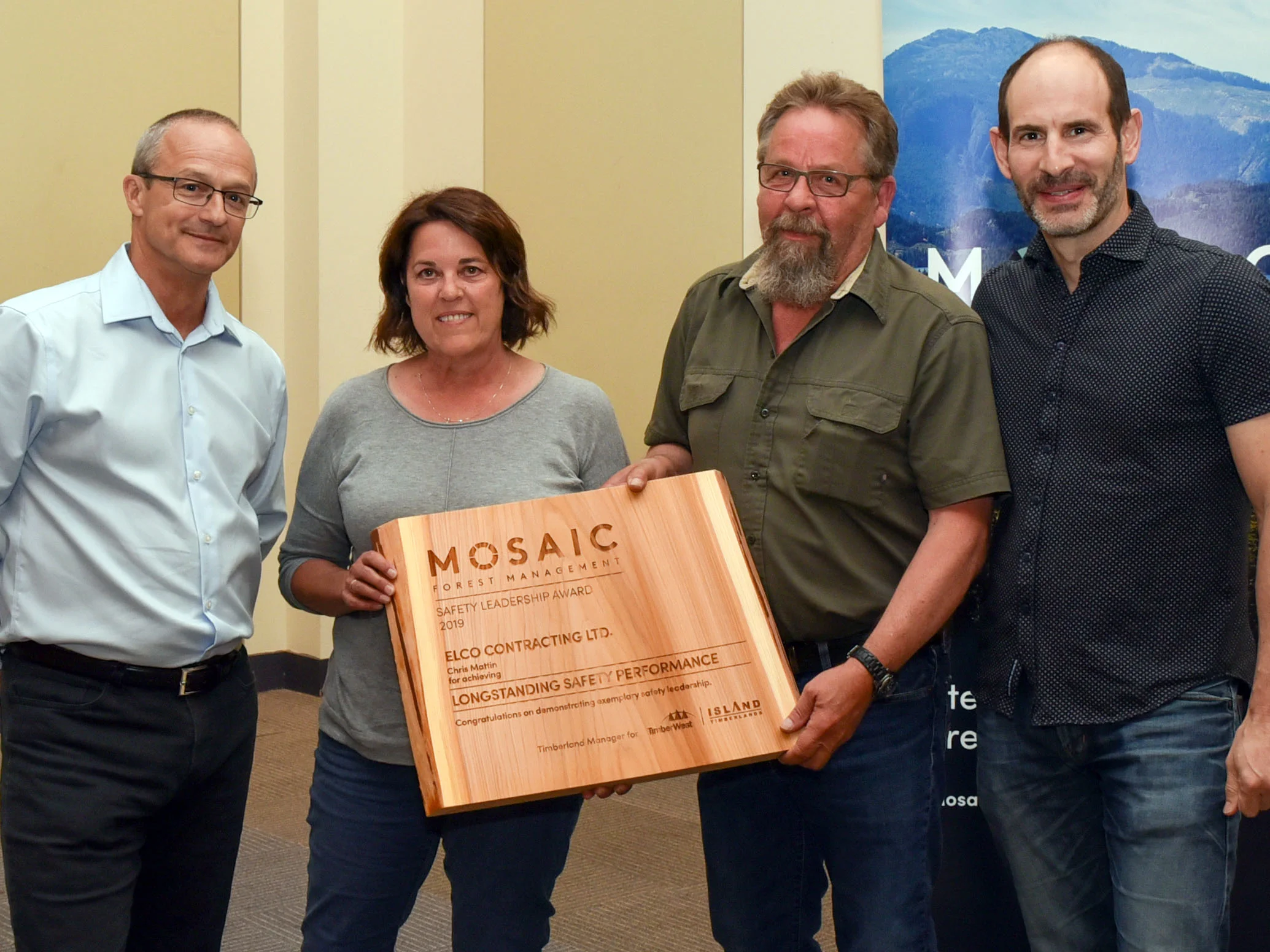 (l to r) Mosaic Forest Management’s Director, Health and Safety, John Shearing; Linda and Chris Mattin, of Elco Contracting Ltd.; and Jeff Zweig, President and Chief Executive Officer, Mosaic.